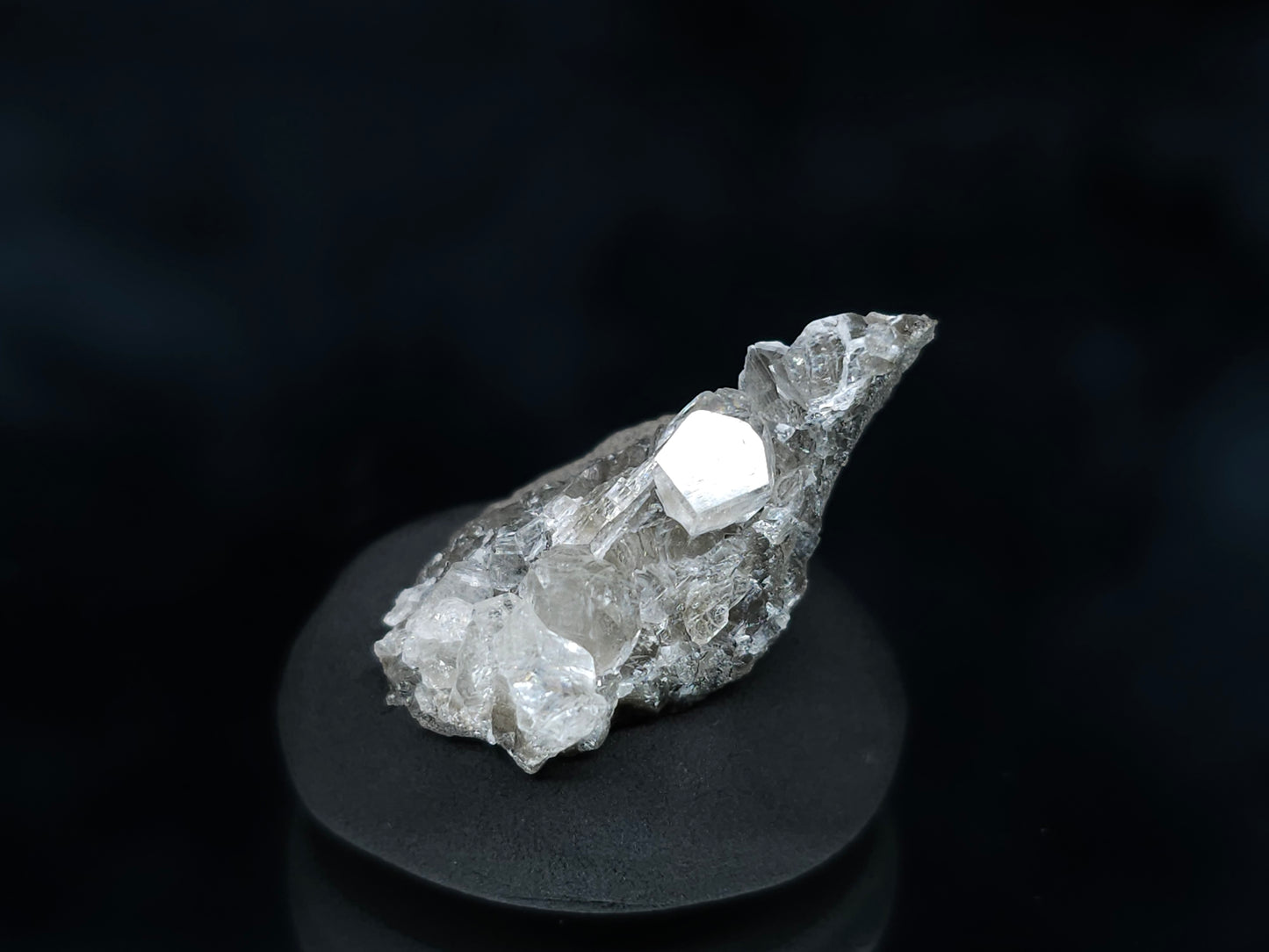#33568 Super clear Nailhead Spar Calcite tiny cluster
