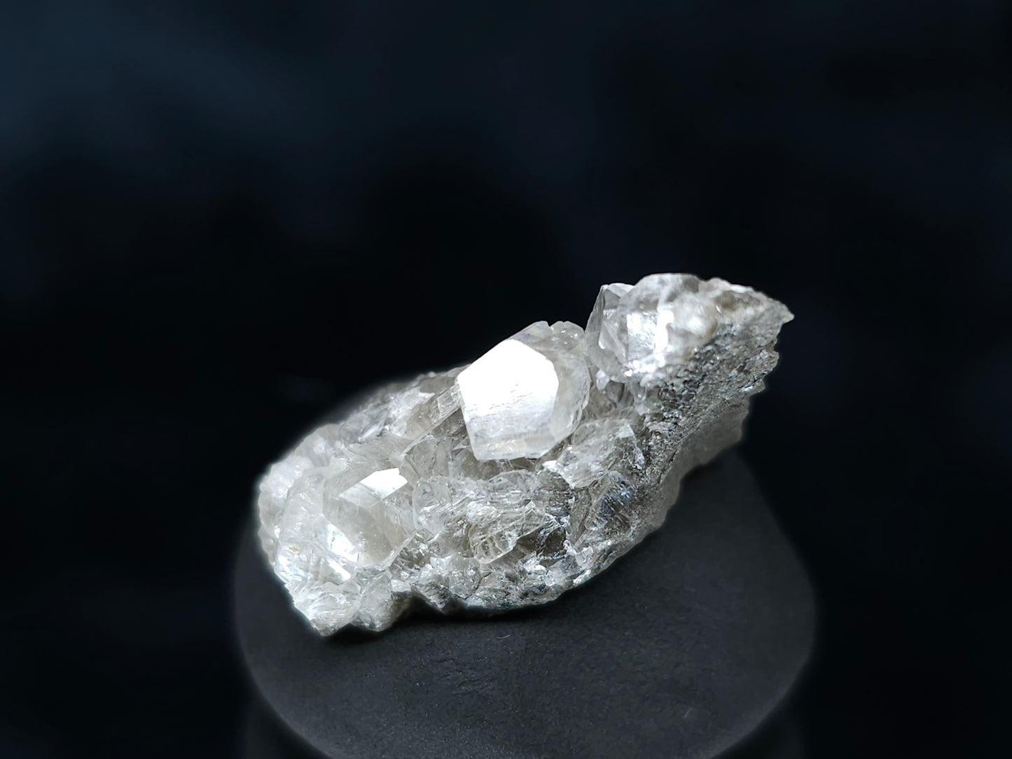 #33568 Super clear Nailhead Spar Calcite tiny cluster