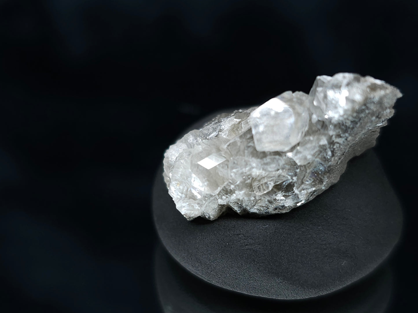 #33568 Super clear Nailhead Spar Calcite tiny cluster