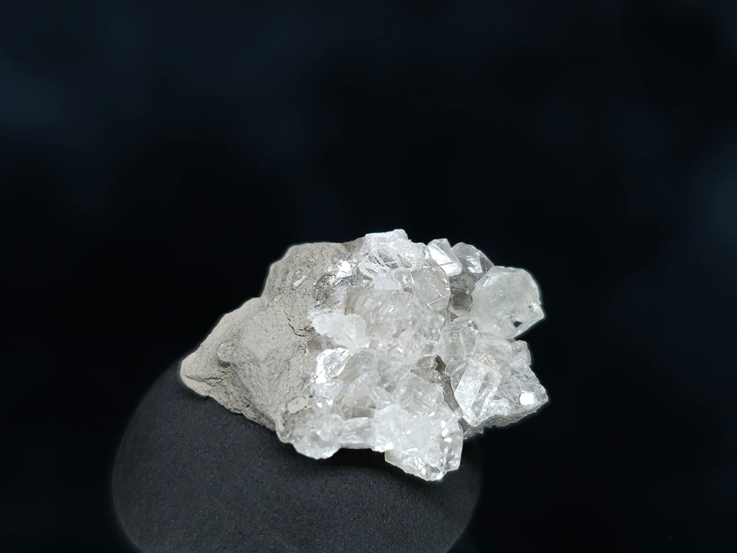 #33567 Super clear Nailhead Spar Calcite tiny cluster