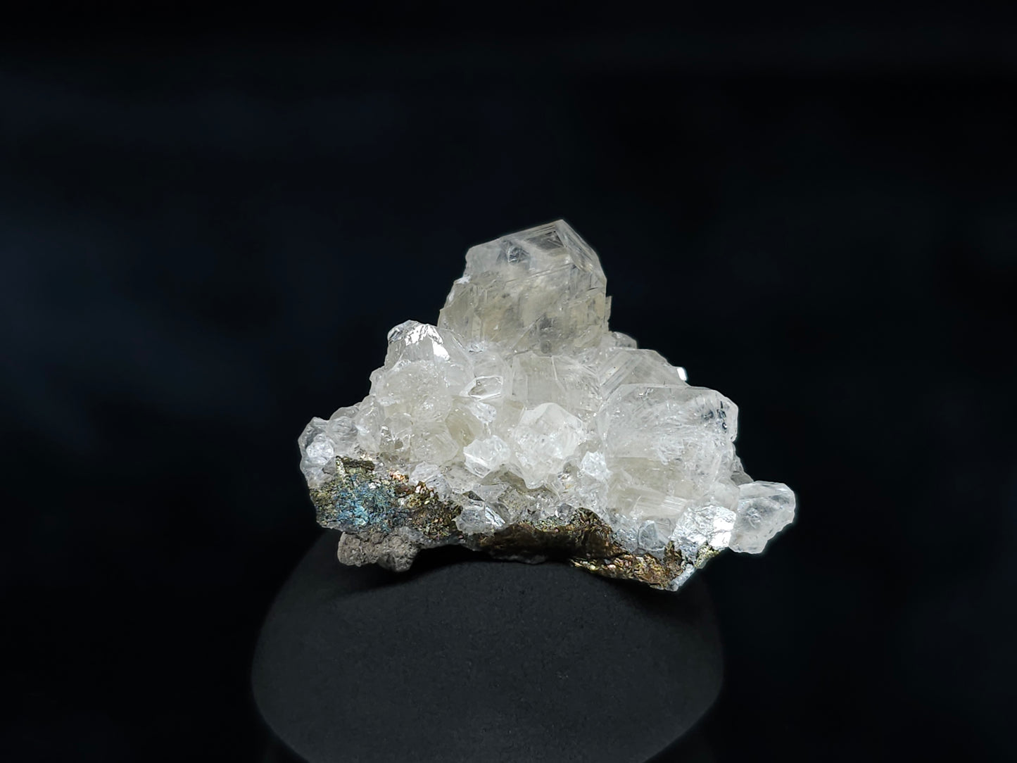 #33565 Super clear Nailhead Spar Calcite tiny cluster