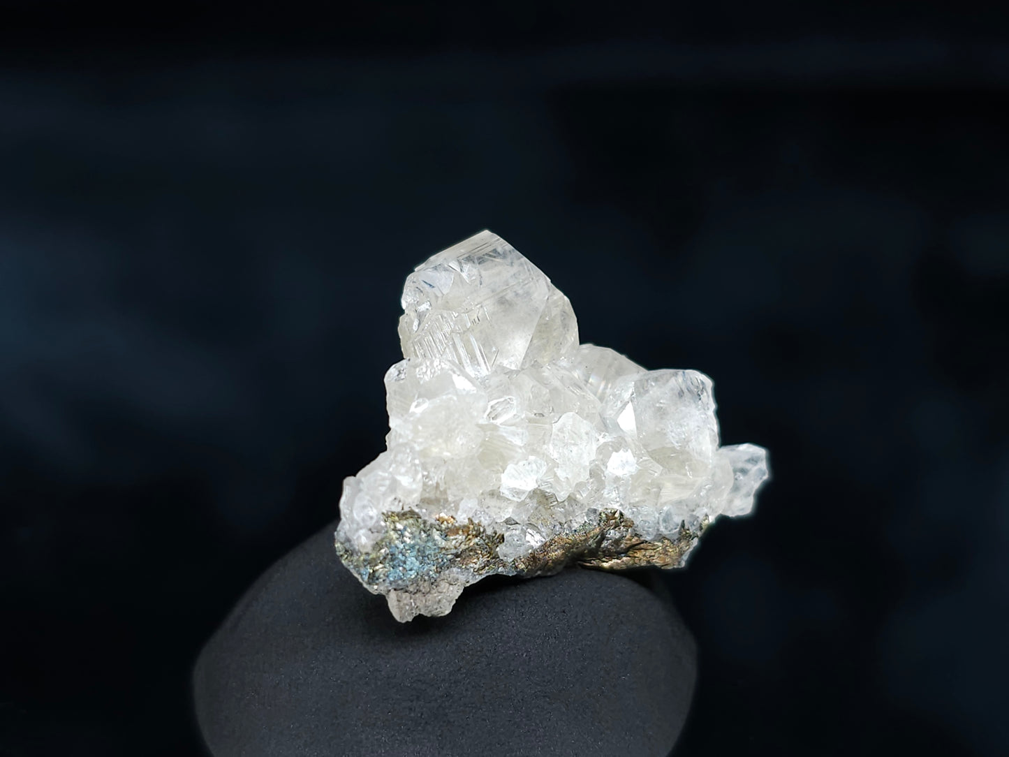 #33565 Super clear Nailhead Spar Calcite tiny cluster