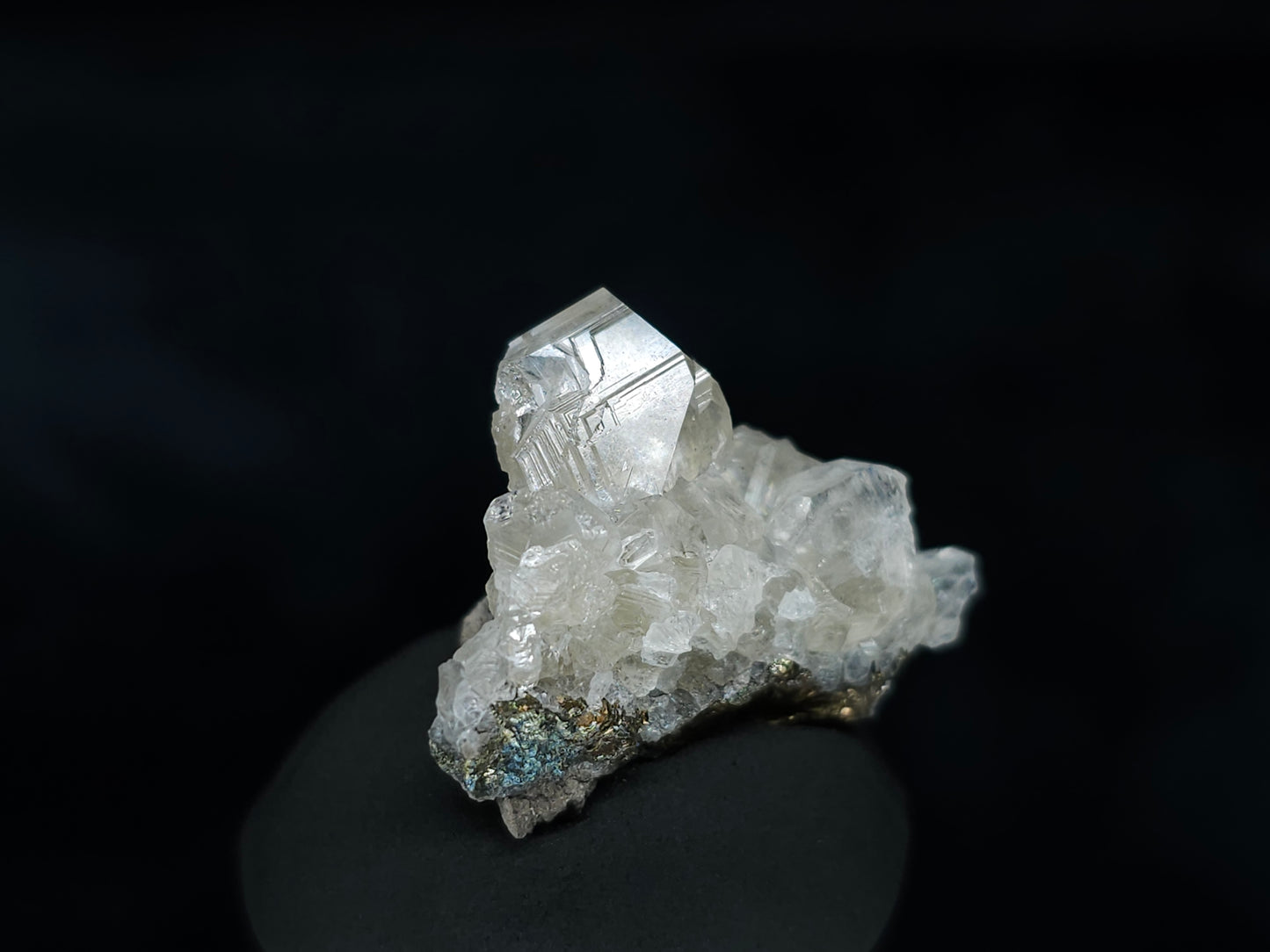 #33565 Super clear Nailhead Spar Calcite tiny cluster