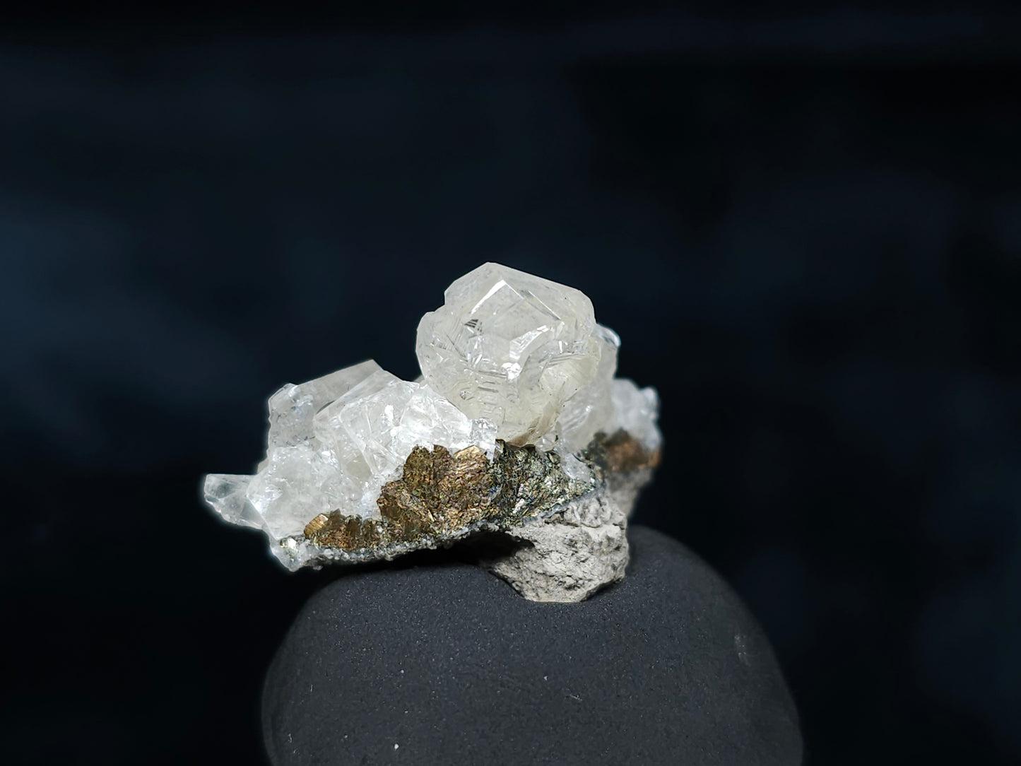 #33565 Super clear Nailhead Spar Calcite tiny cluster