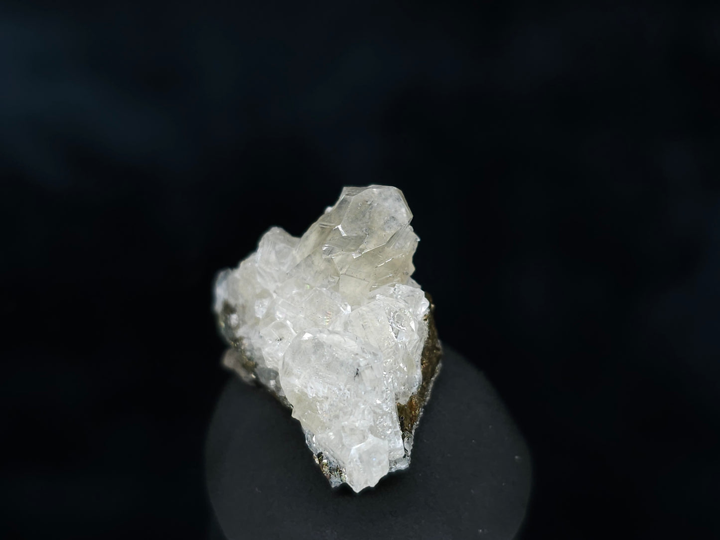 #33565 Super clear Nailhead Spar Calcite tiny cluster