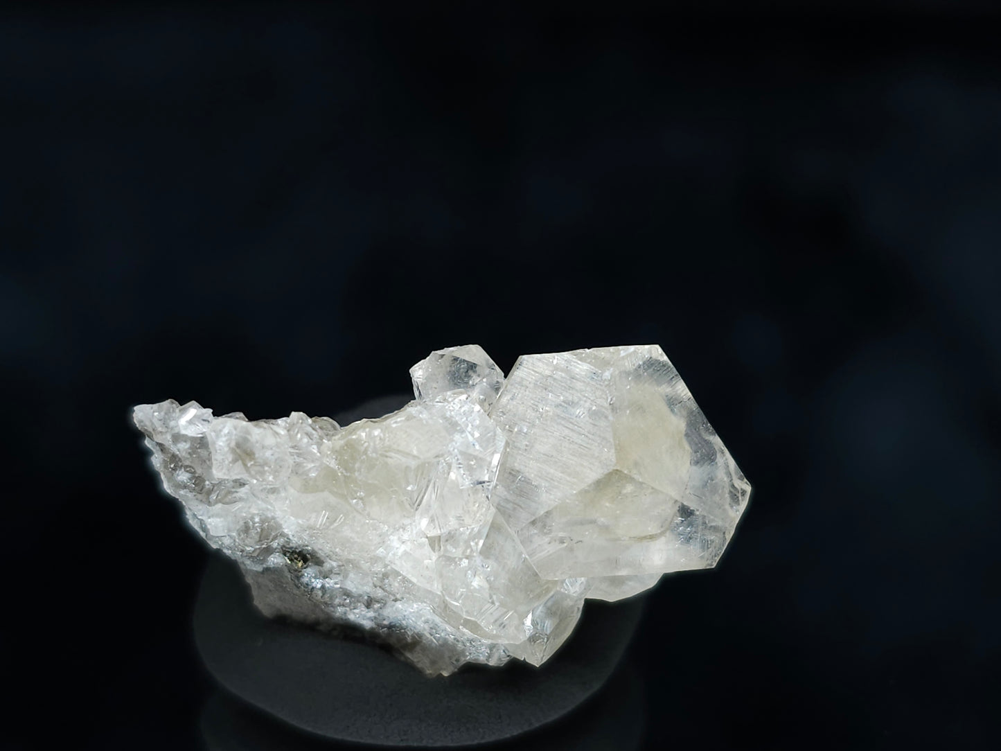 #33572 Super clear Nailhead Spar Calcite tiny cluster