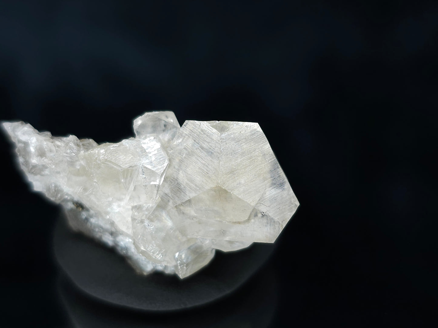#33572 Super clear Nailhead Spar Calcite tiny cluster