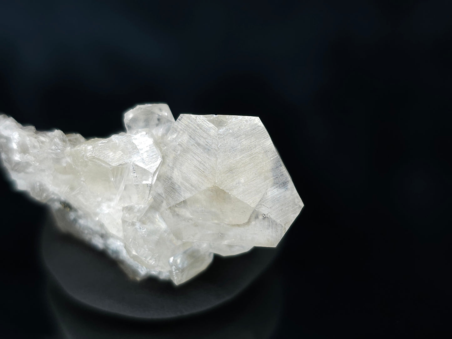 #33572 Super clear Nailhead Spar Calcite tiny cluster