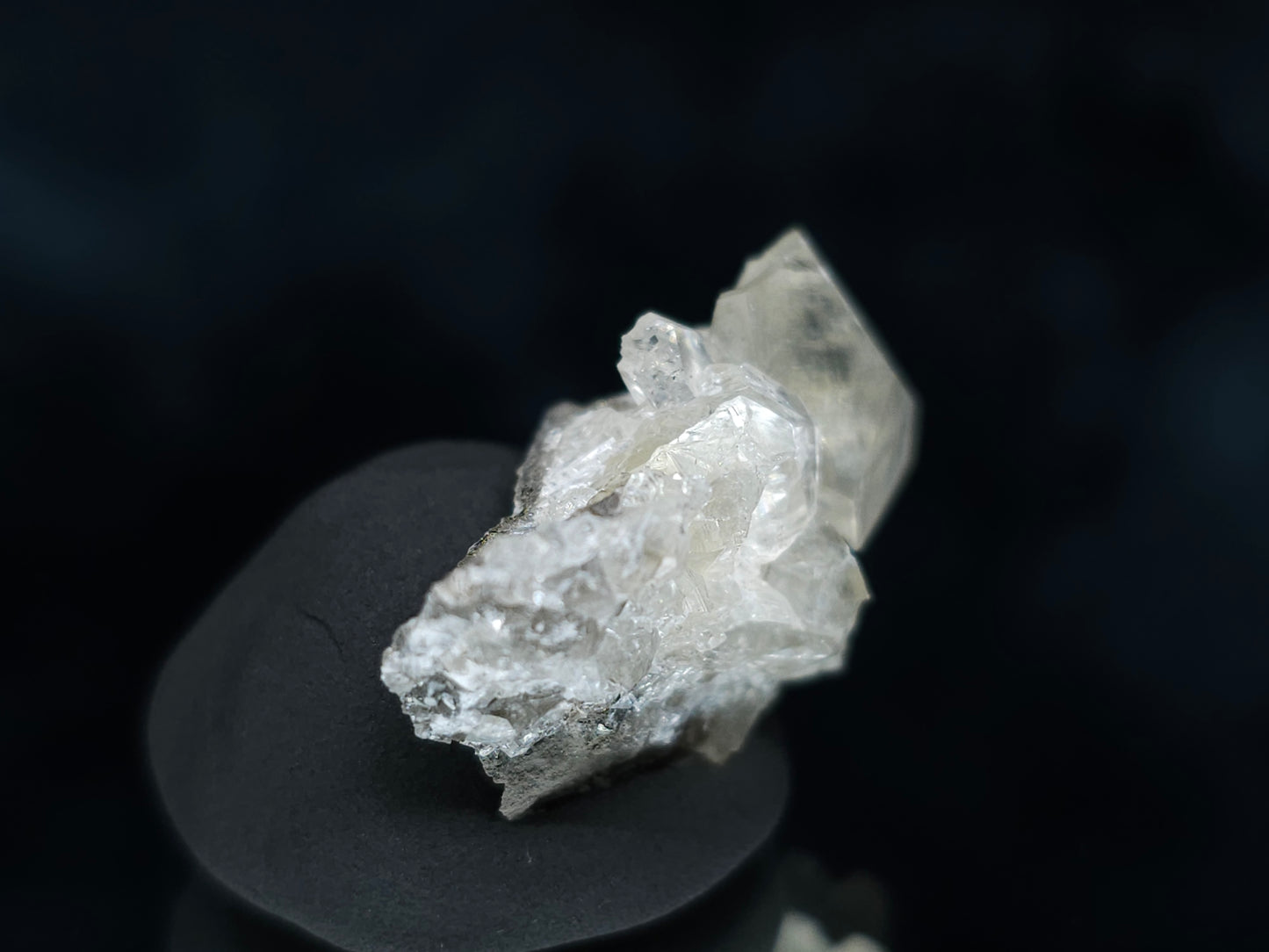 #33572 Super clear Nailhead Spar Calcite tiny cluster