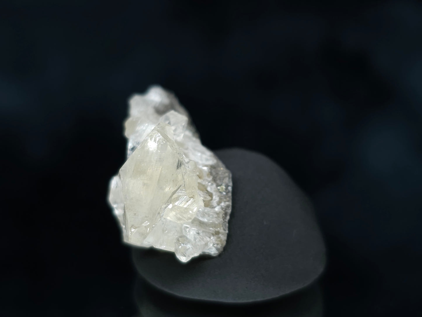 #33572 Super clear Nailhead Spar Calcite tiny cluster