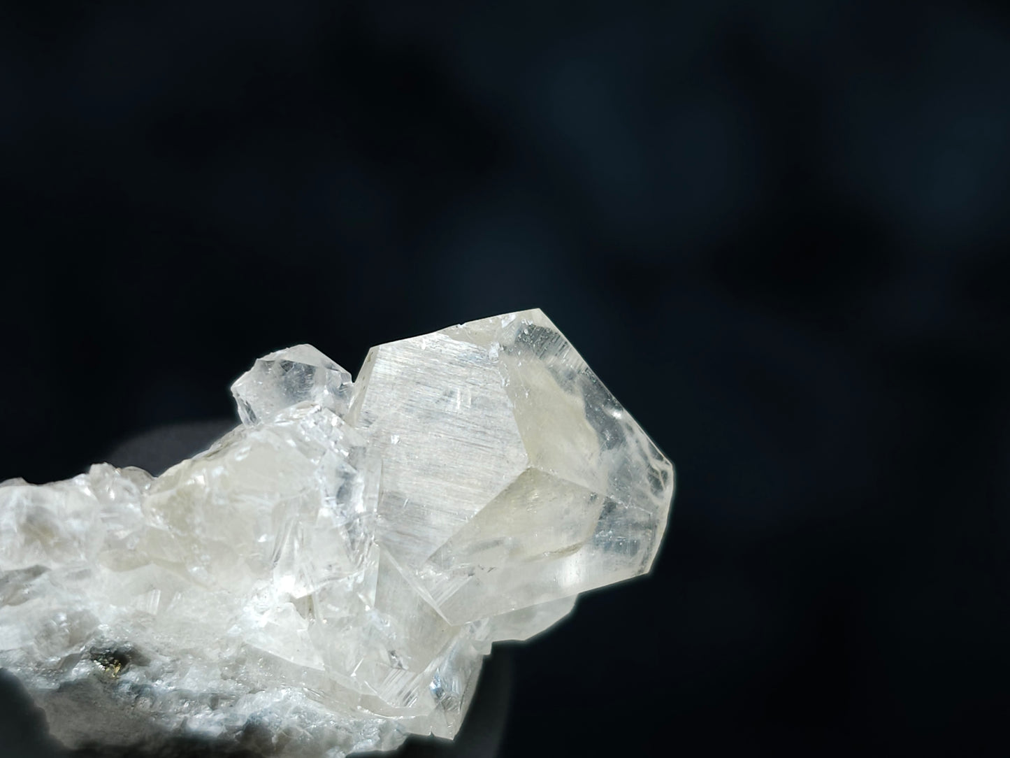 #33572 Super clear Nailhead Spar Calcite tiny cluster