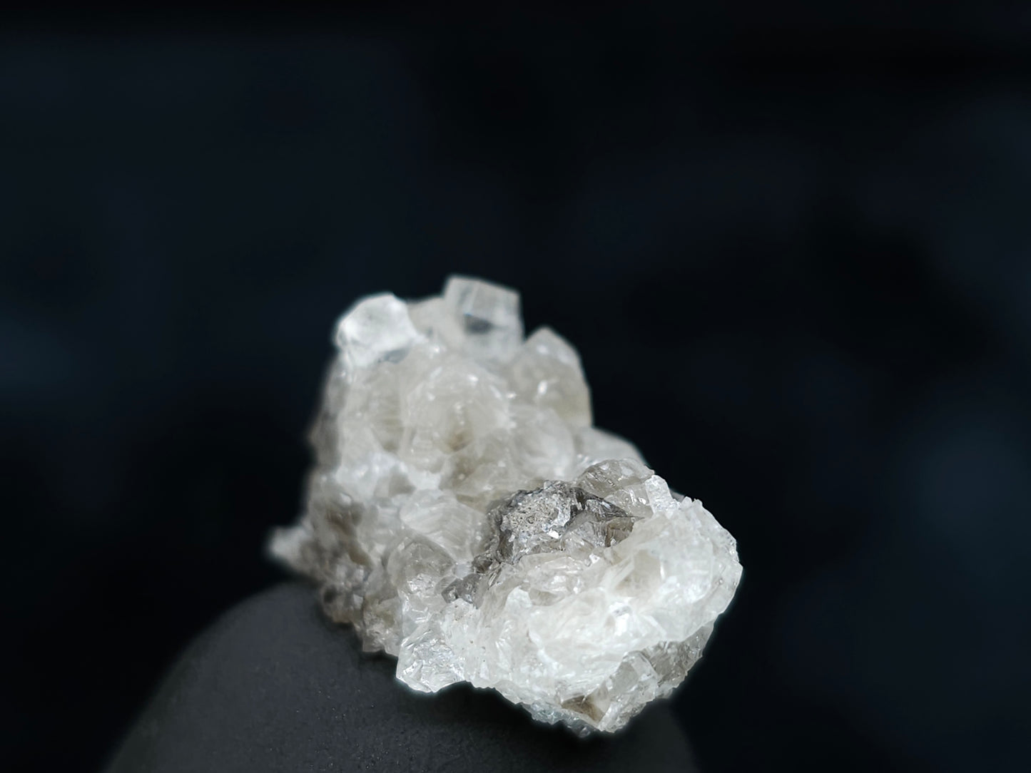 #33574 Super clear Nailhead Spar Calcite tiny cluster