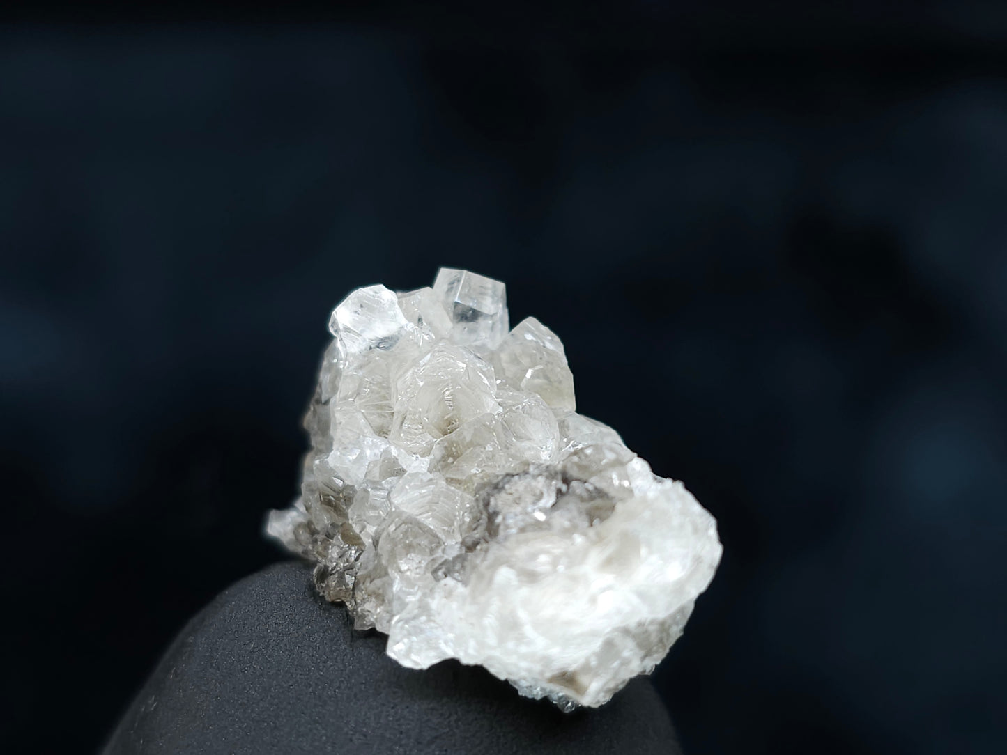 #33574 Super clear Nailhead Spar Calcite tiny cluster