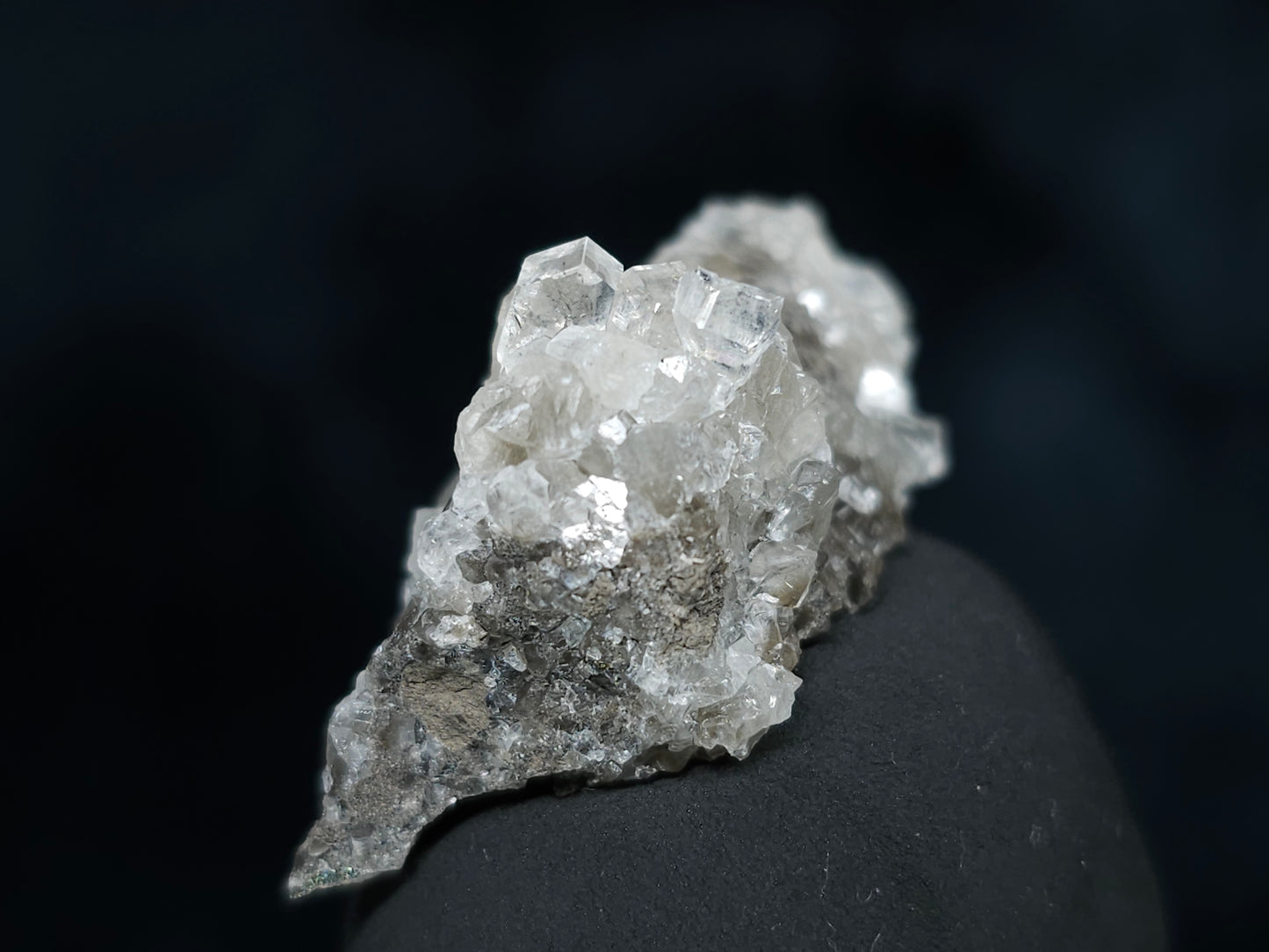 #33574 Super clear Nailhead Spar Calcite tiny cluster