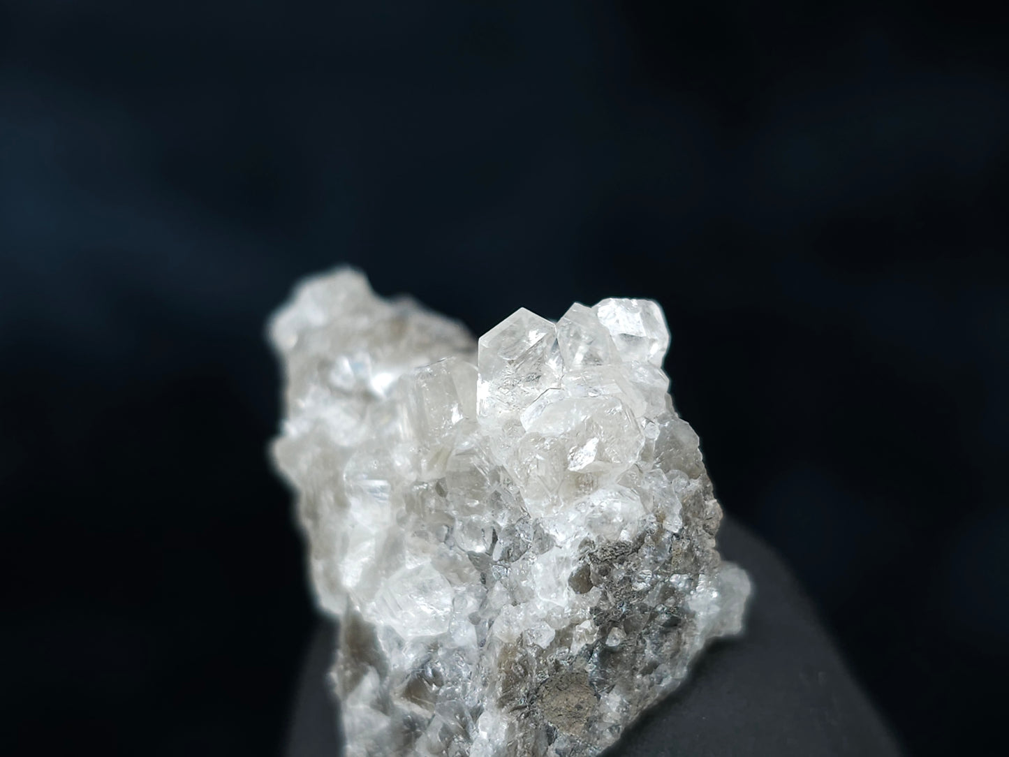 #33574 Super clear Nailhead Spar Calcite tiny cluster