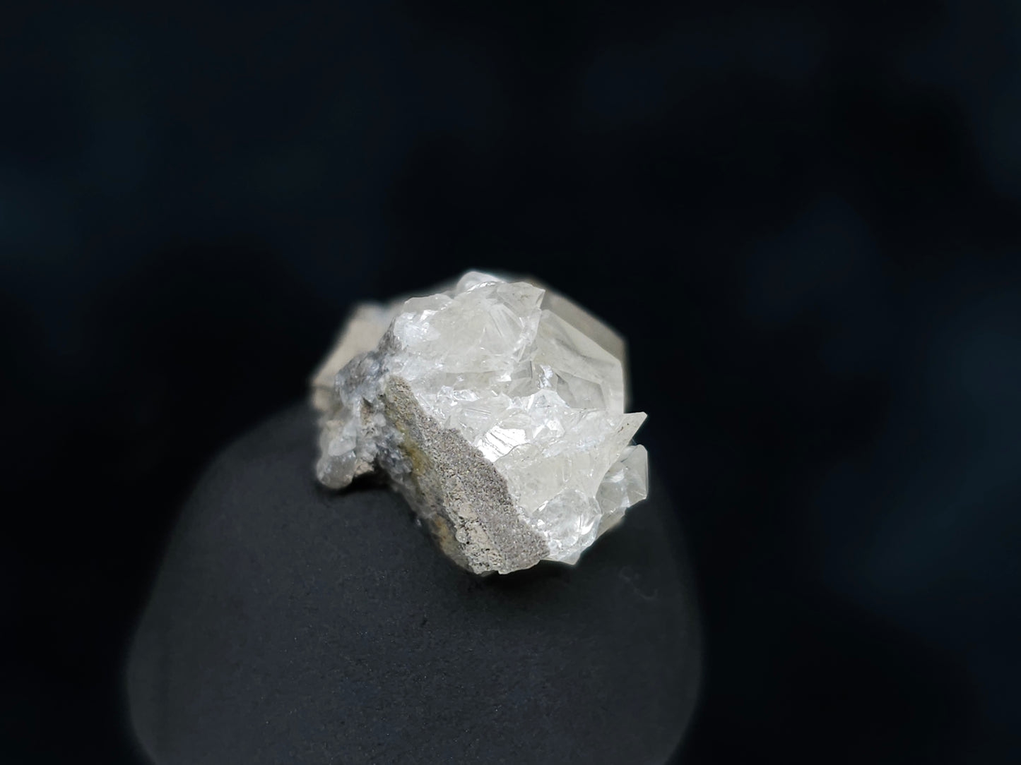 #33575 Super clear Nailhead Spar Calcite tiny cluster