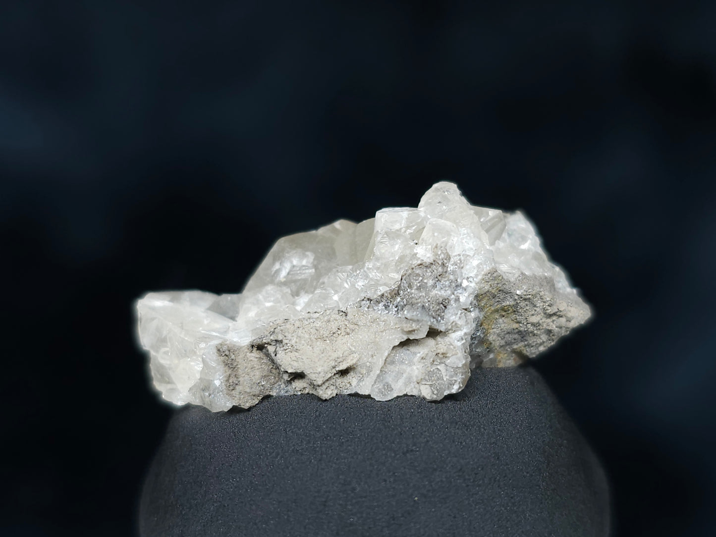 #33575 Super clear Nailhead Spar Calcite tiny cluster