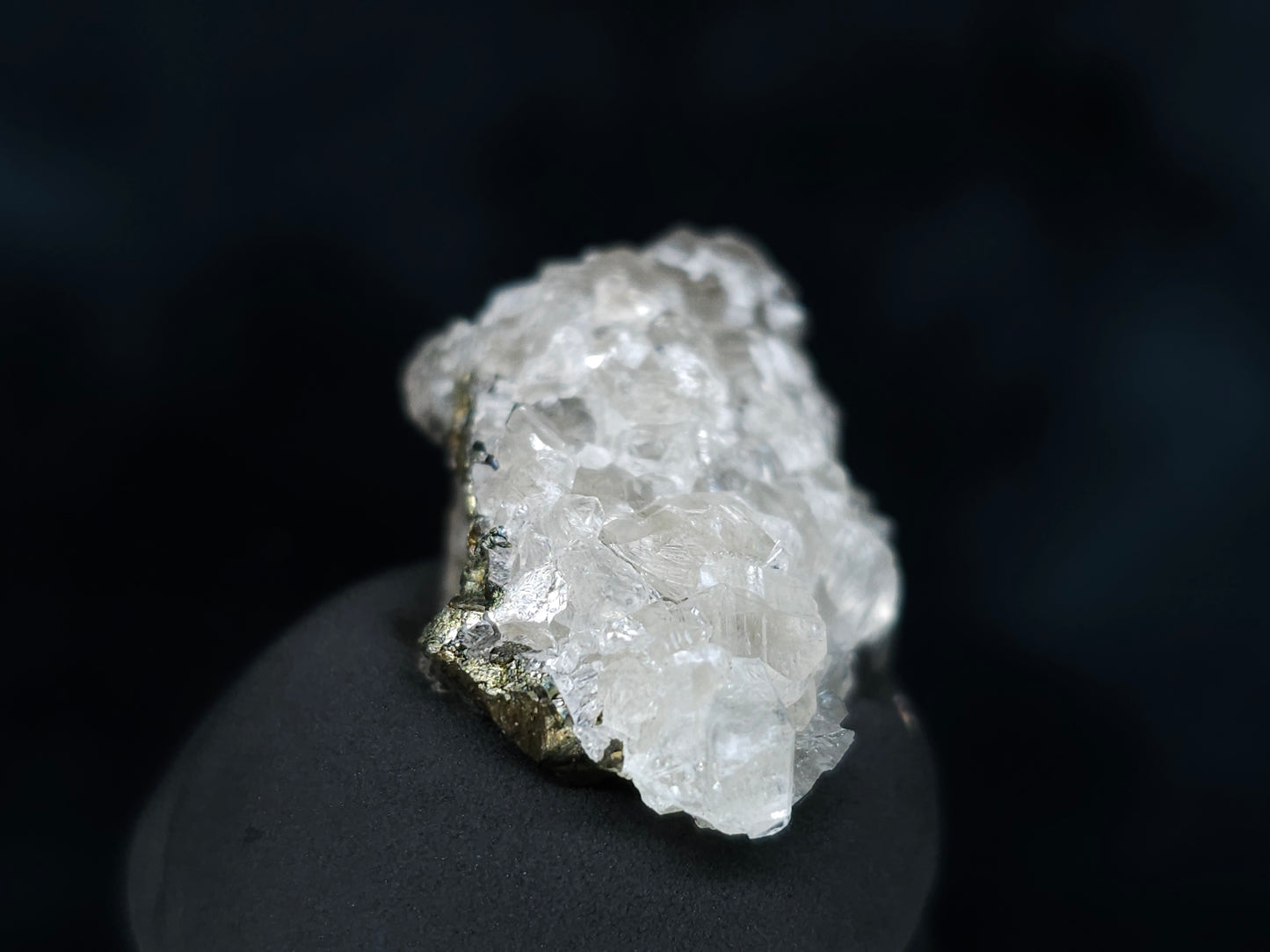 #33576 Super clear Nailhead Spar Calcite tiny cluster