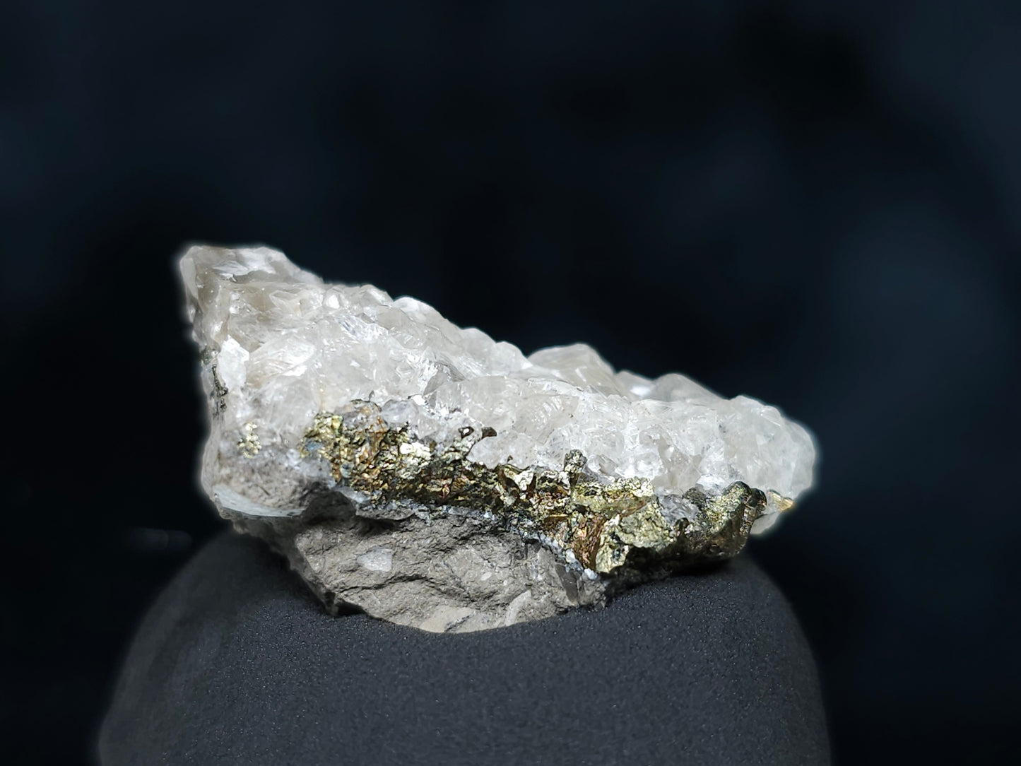 #33576 Super clear Nailhead Spar Calcite tiny cluster