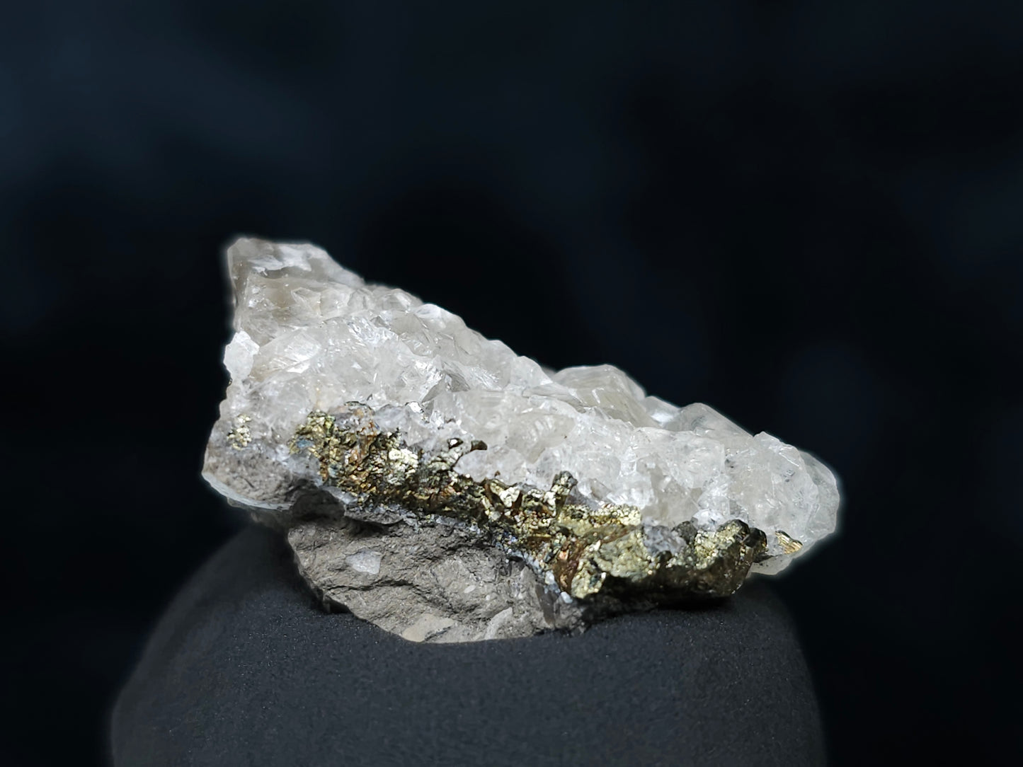 #33576 Super clear Nailhead Spar Calcite tiny cluster