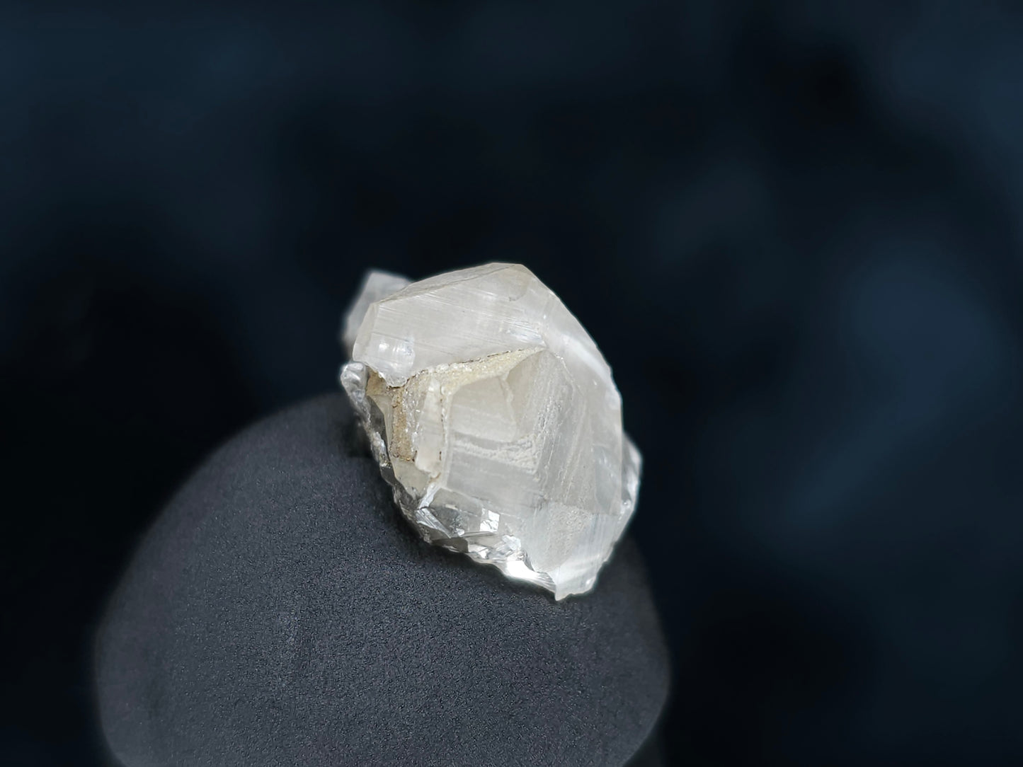 #33577 Super clear Nailhead Spar Calcite tiny cluster