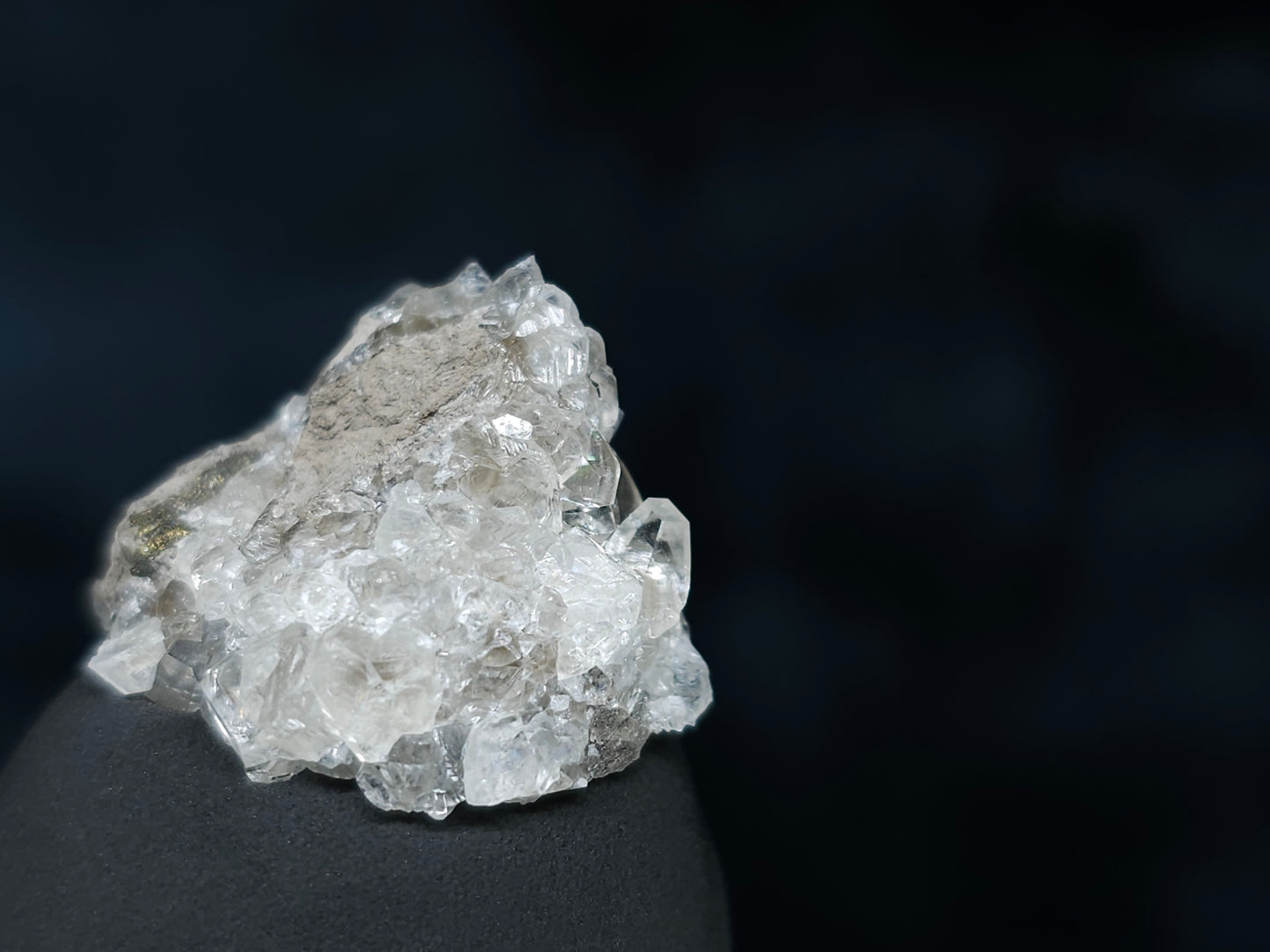 #33580 Super clear Nailhead Spar Calcite tiny cluster