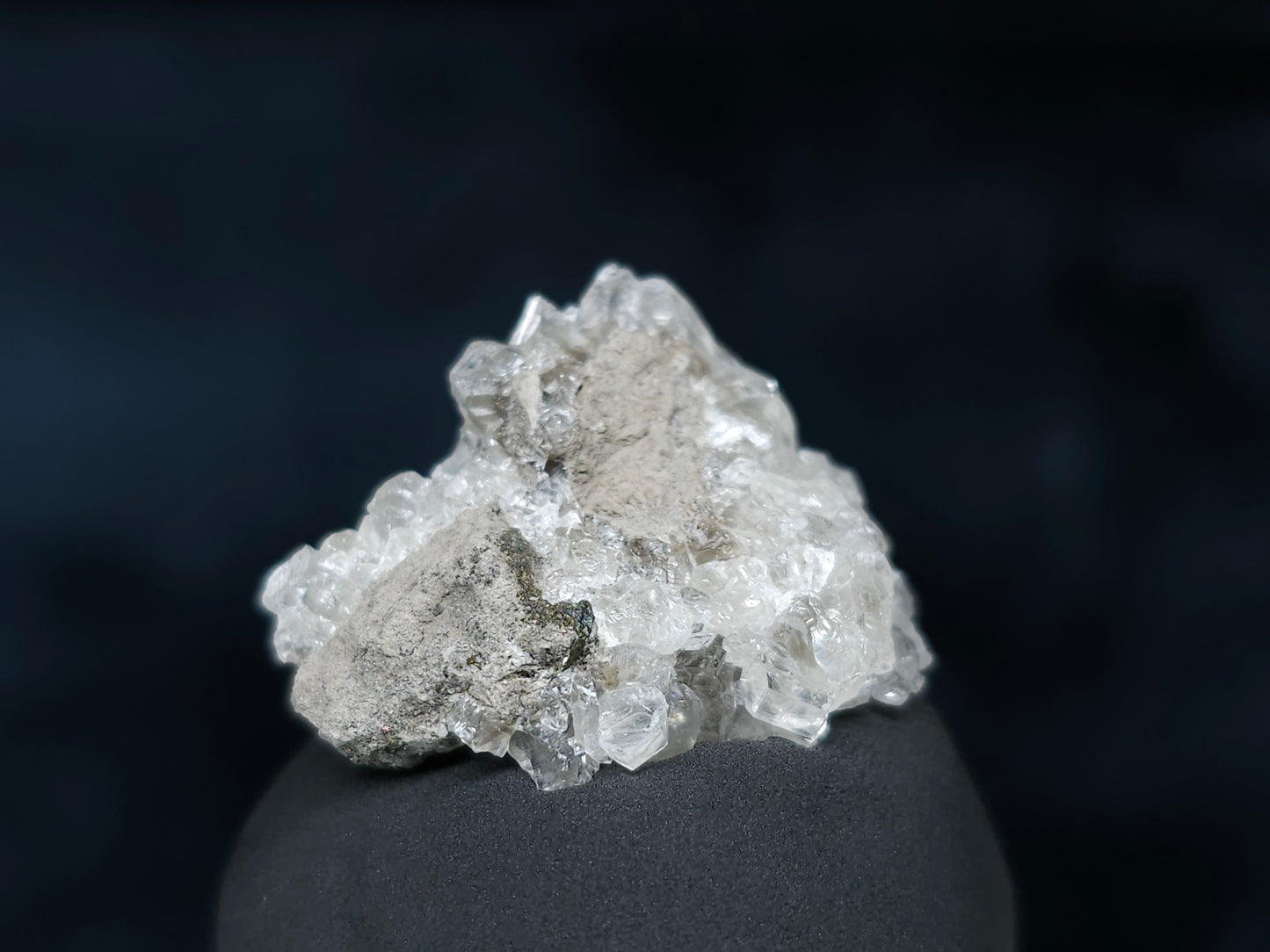 #33580 Super clear Nailhead Spar Calcite tiny cluster