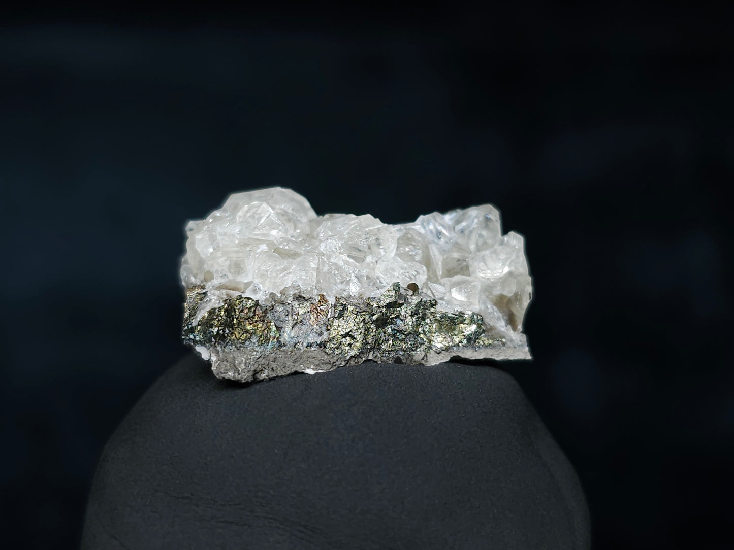 #33581 Super clear Nailhead Spar Calcite tiny cluster