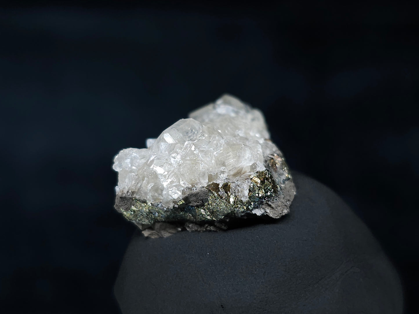 #33581 Super clear Nailhead Spar Calcite tiny cluster