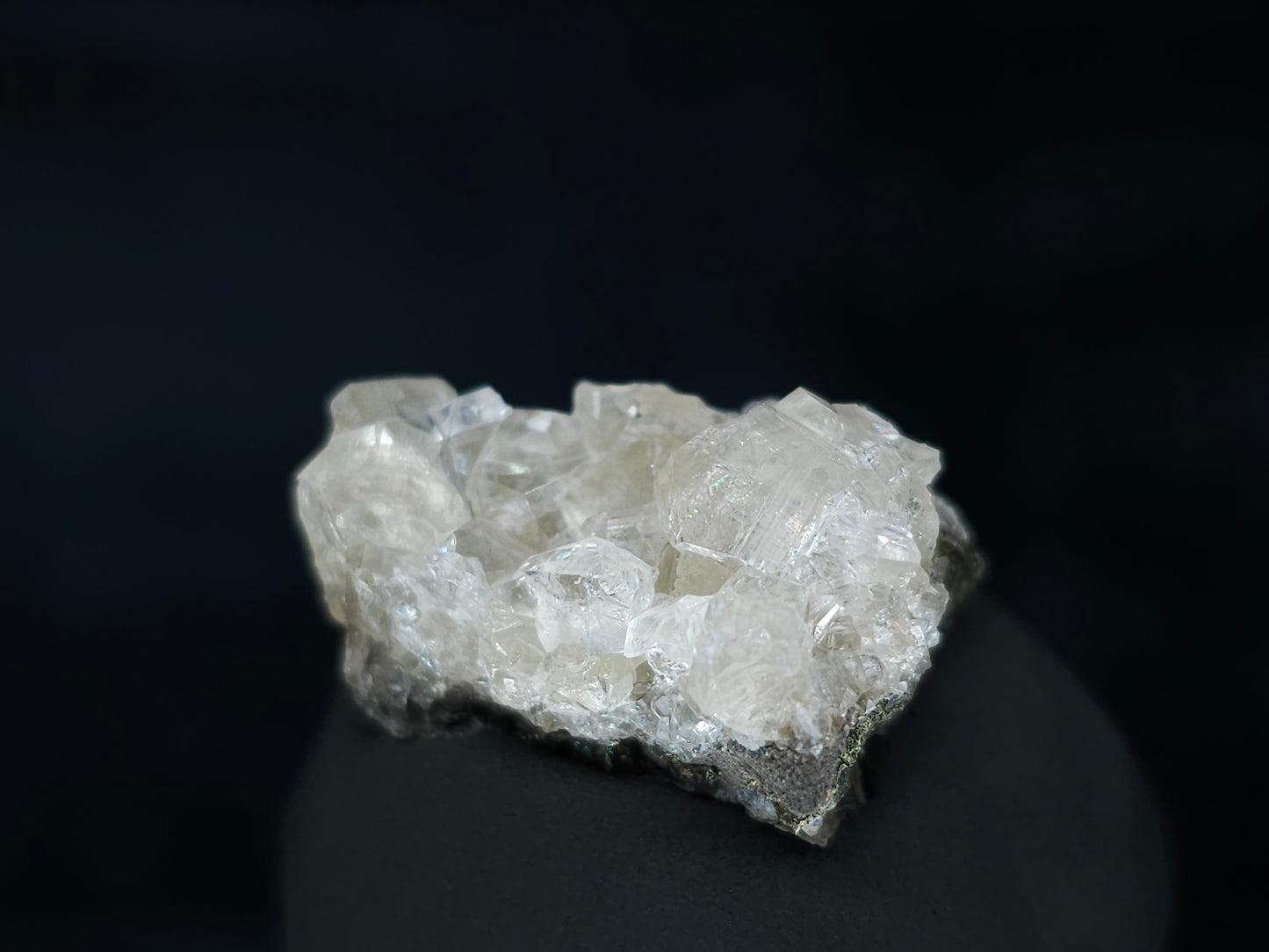 #33581 Super clear Nailhead Spar Calcite tiny cluster