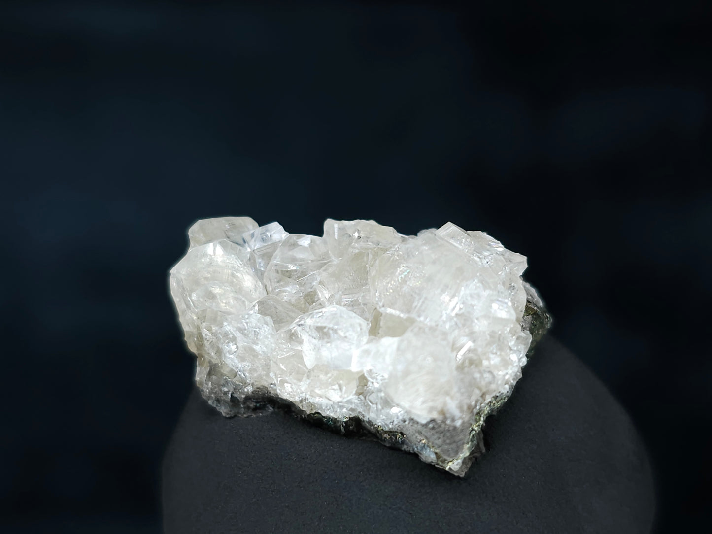 #33581 Super clear Nailhead Spar Calcite tiny cluster