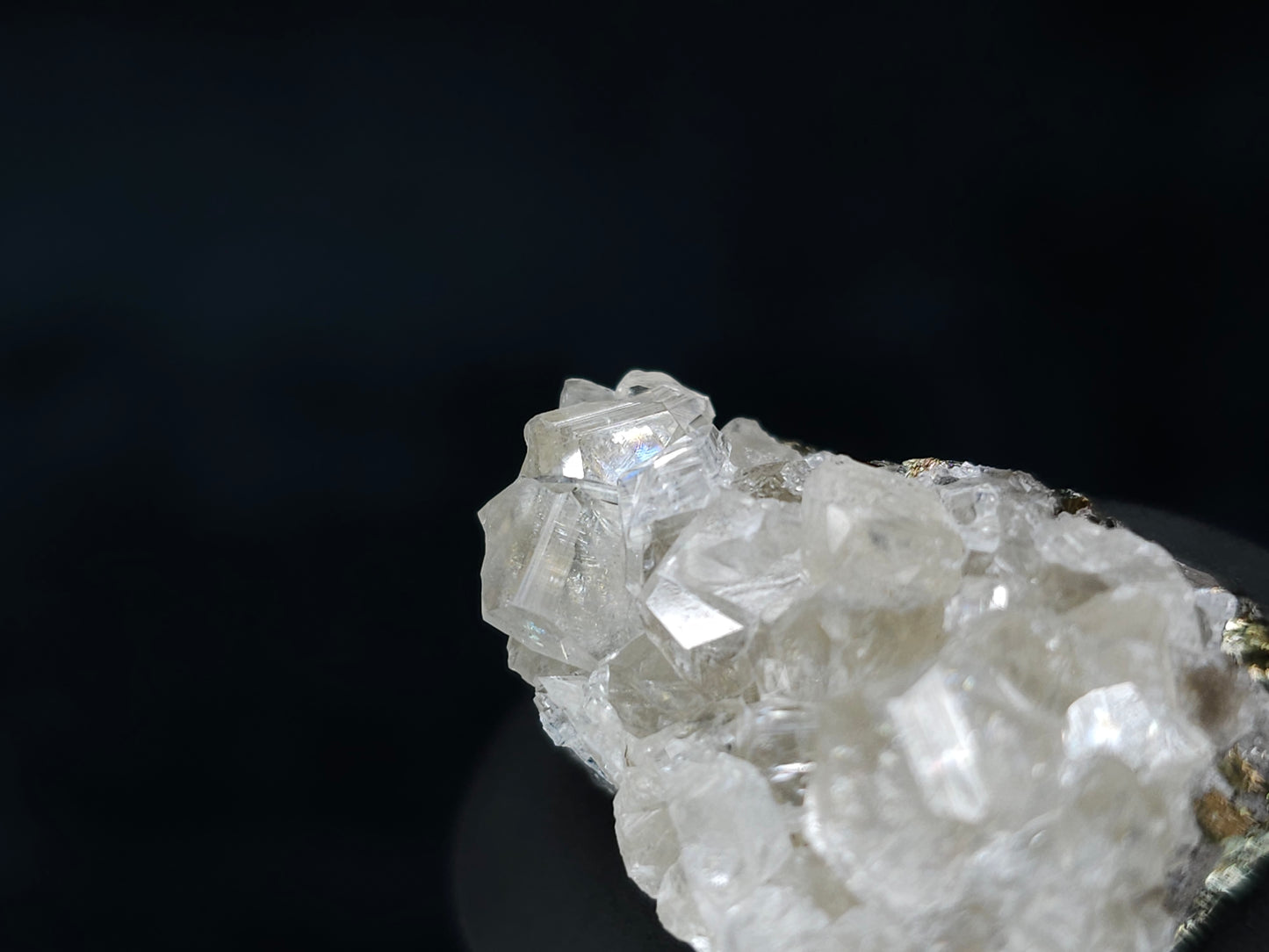 #33581 Super clear Nailhead Spar Calcite tiny cluster