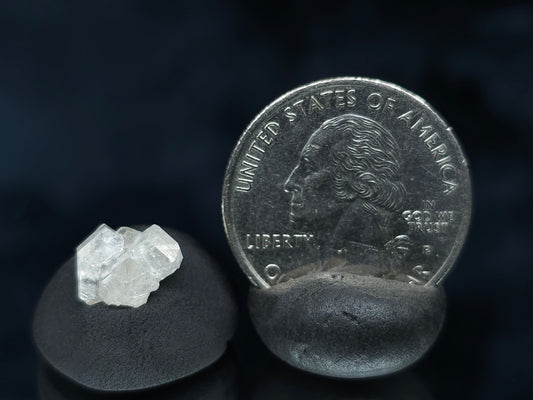 #33582 Super clear Nailhead Spar Calcite tiny cluster