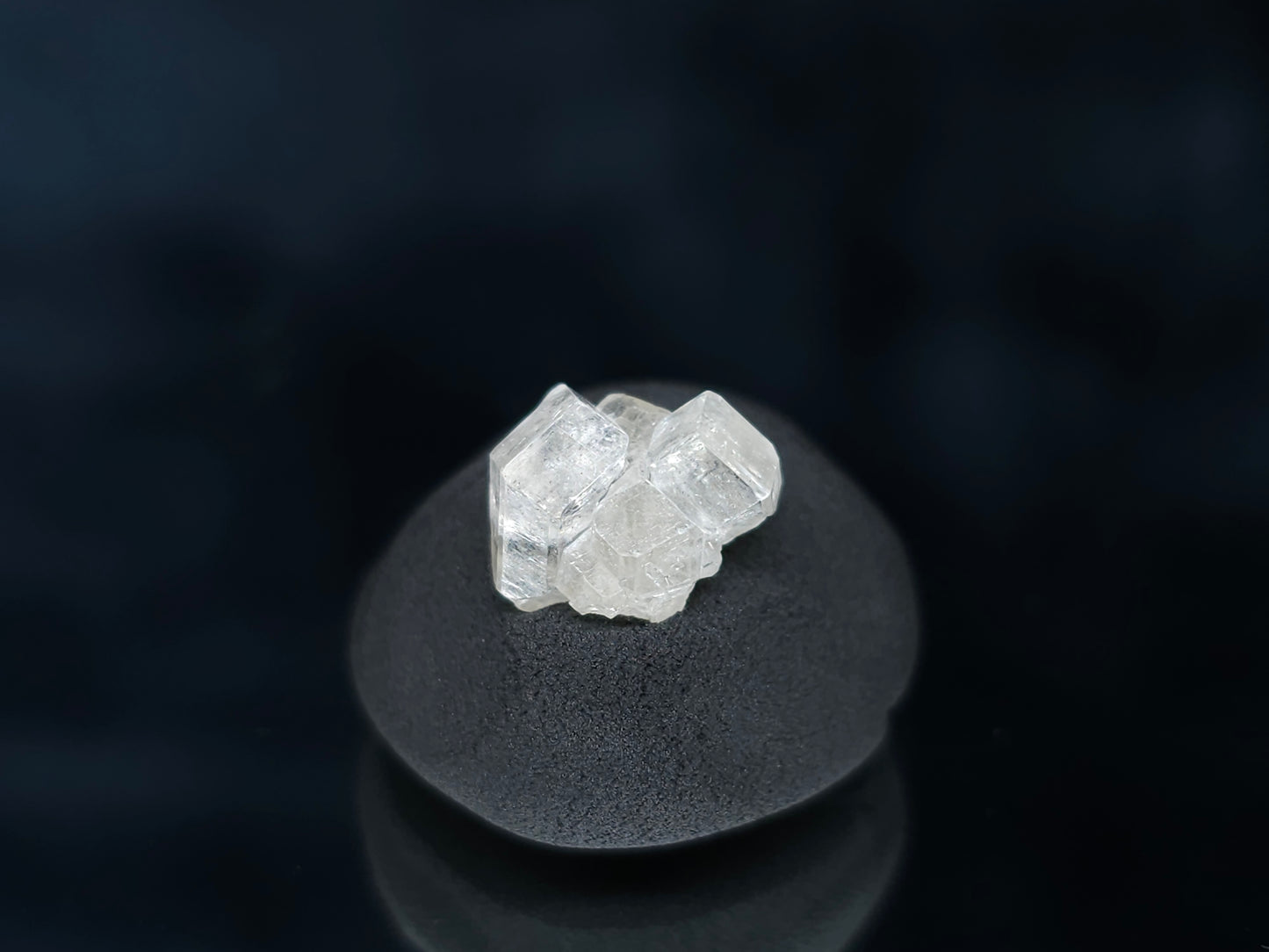 #33582 Super clear Nailhead Spar Calcite tiny cluster