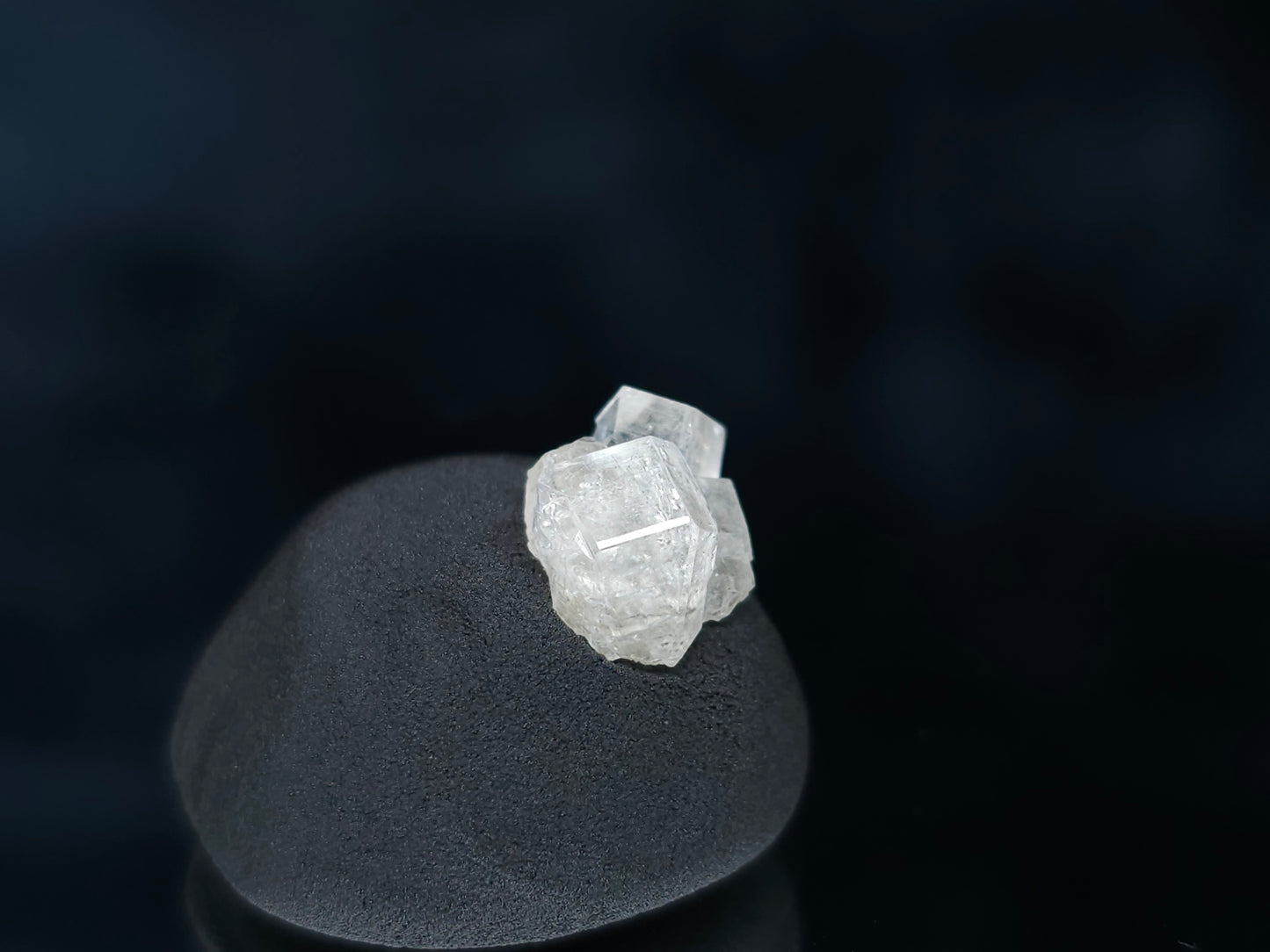 #33582 Super clear Nailhead Spar Calcite tiny cluster