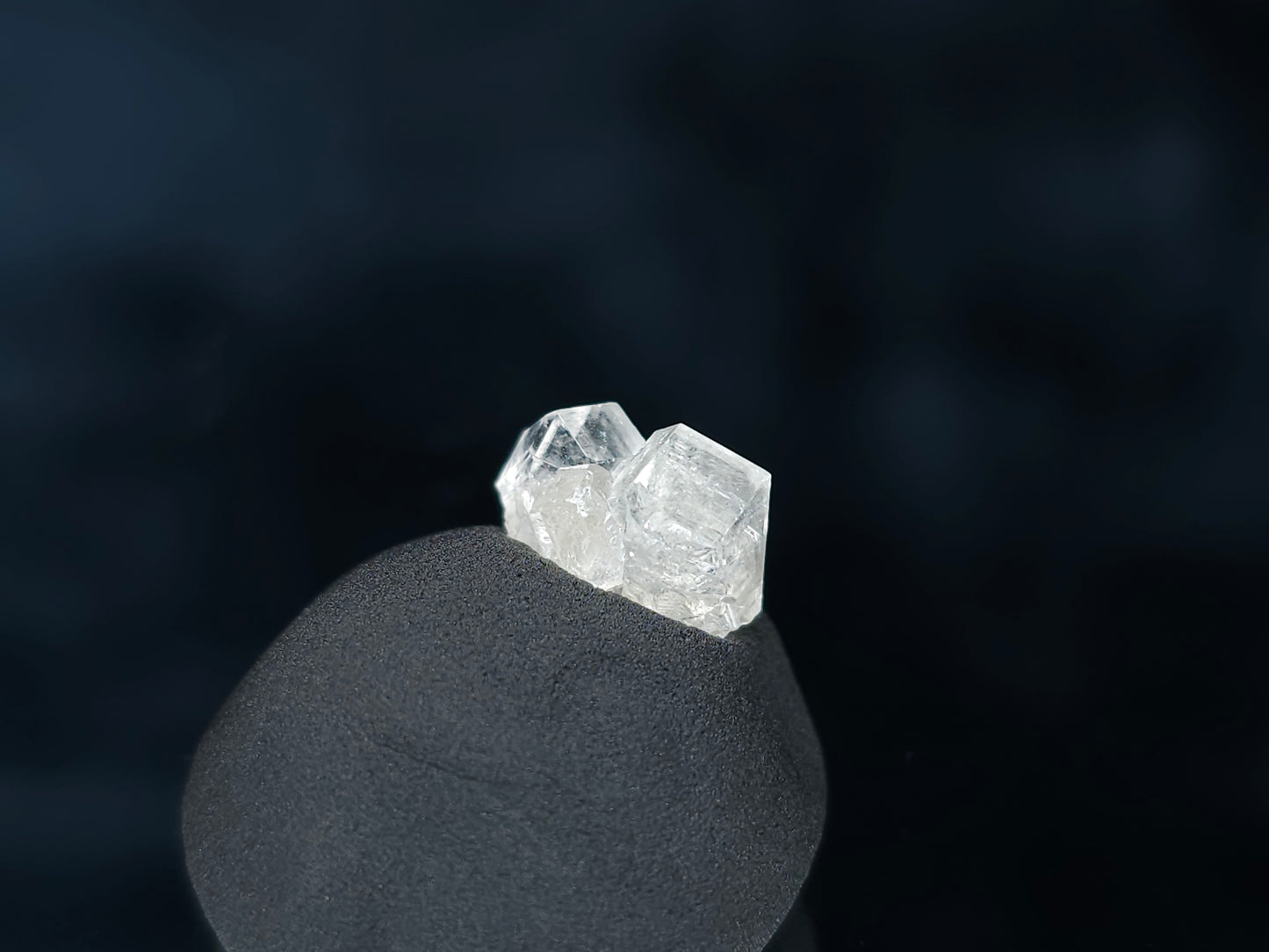 #33582 Super clear Nailhead Spar Calcite tiny cluster