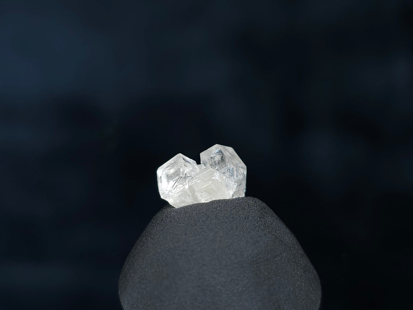 #33582 Super clear Nailhead Spar Calcite tiny cluster