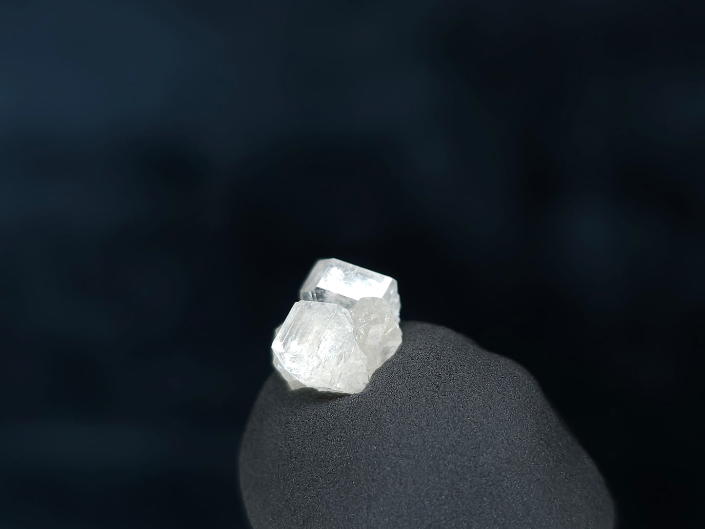 #33582 Super clear Nailhead Spar Calcite tiny cluster