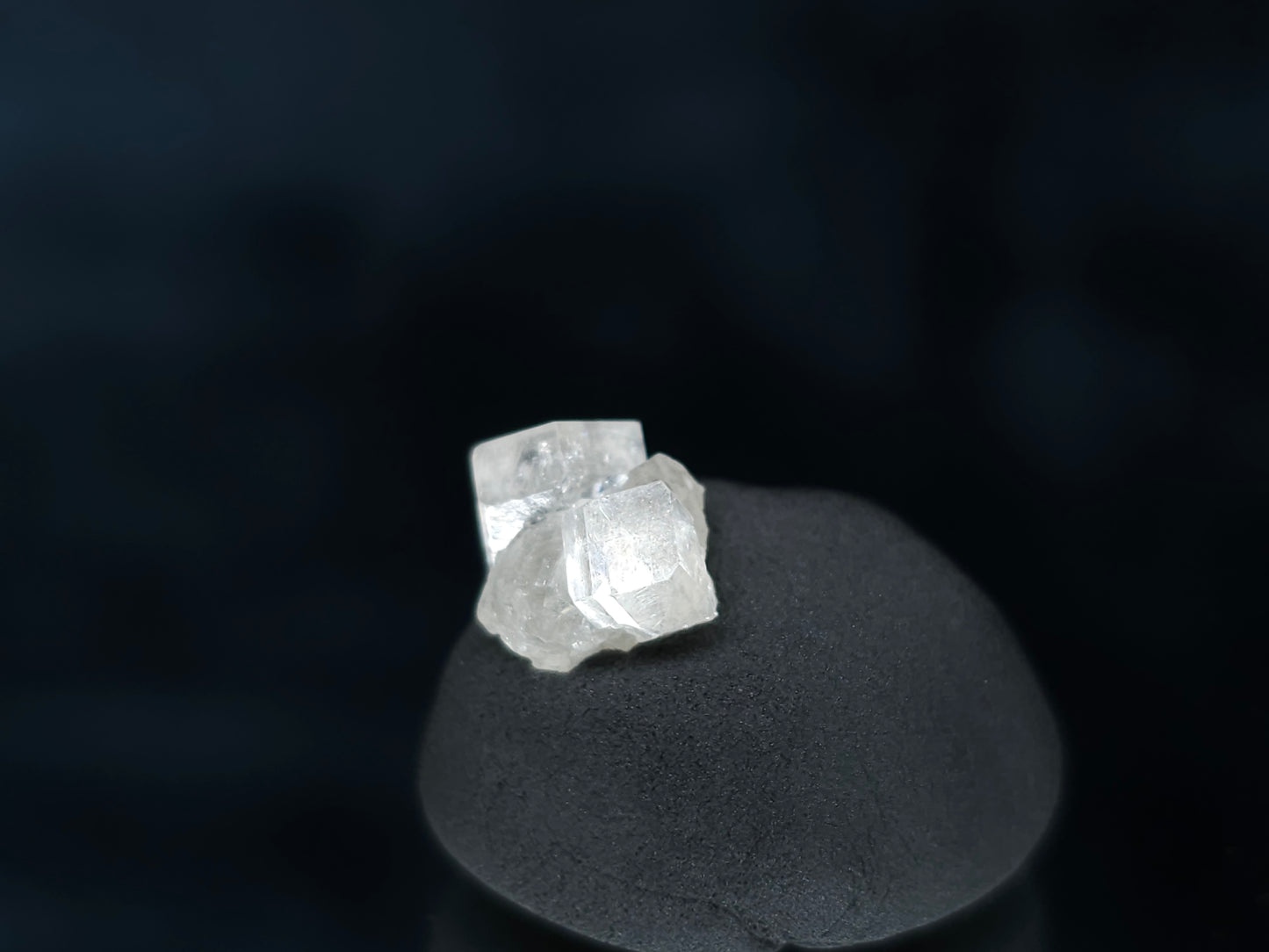 #33582 Super clear Nailhead Spar Calcite tiny cluster