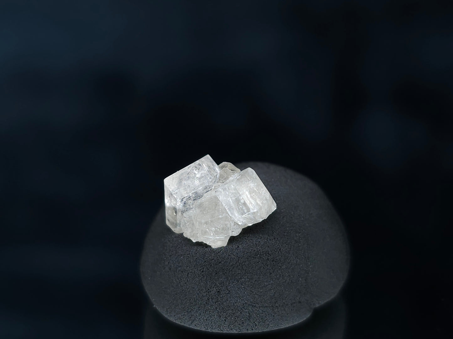 #33582 Super clear Nailhead Spar Calcite tiny cluster
