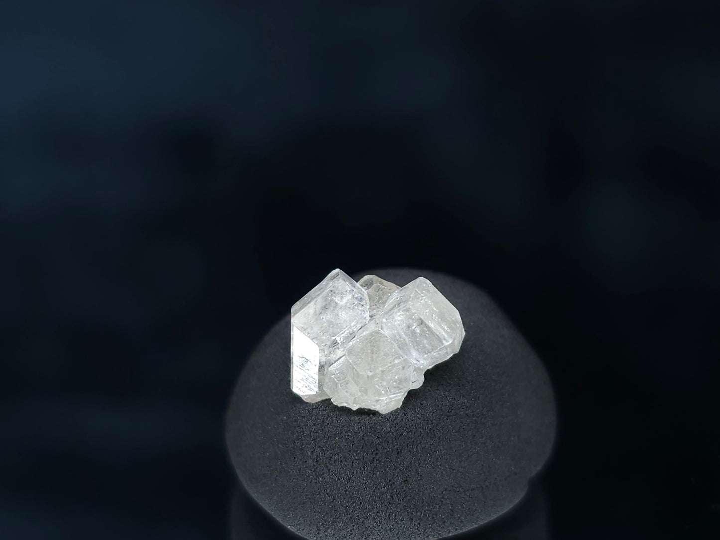 #33582 Super clear Nailhead Spar Calcite tiny cluster
