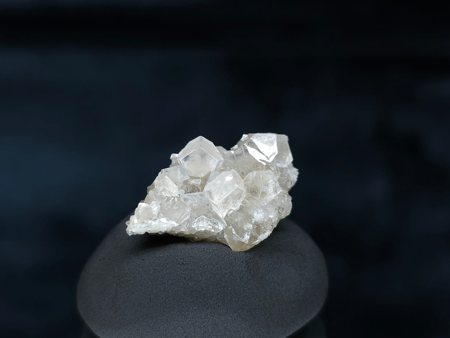 #33583 Super clear Nailhead Spar Calcite tiny cluster
