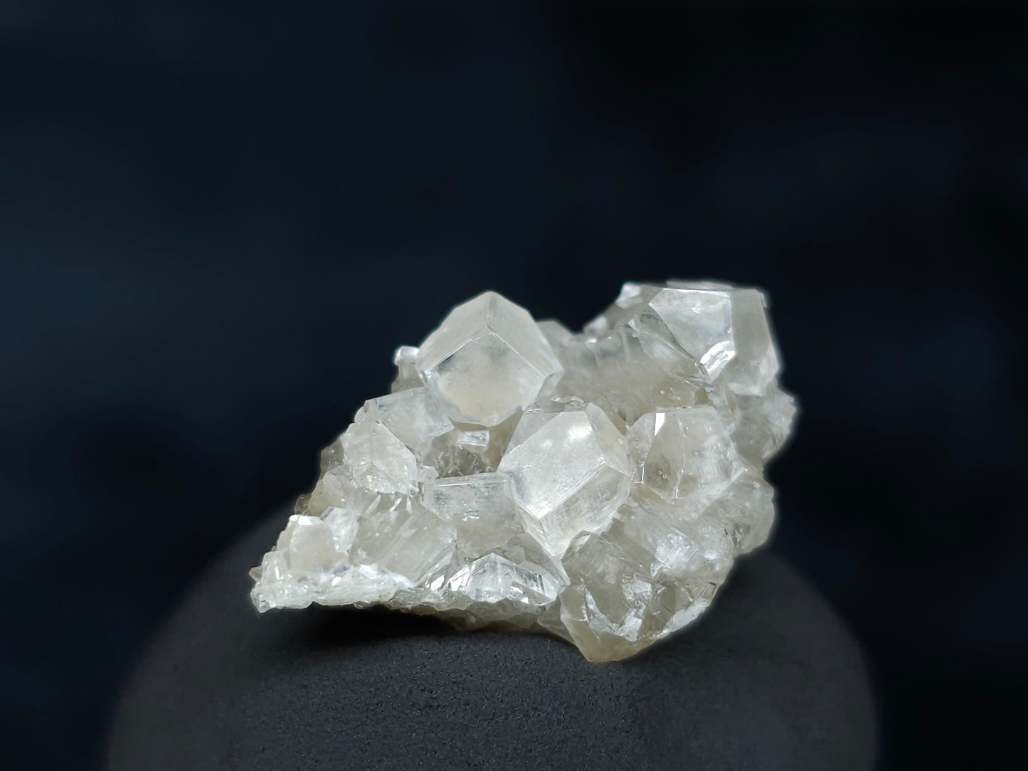 #33583 Super clear Nailhead Spar Calcite tiny cluster
