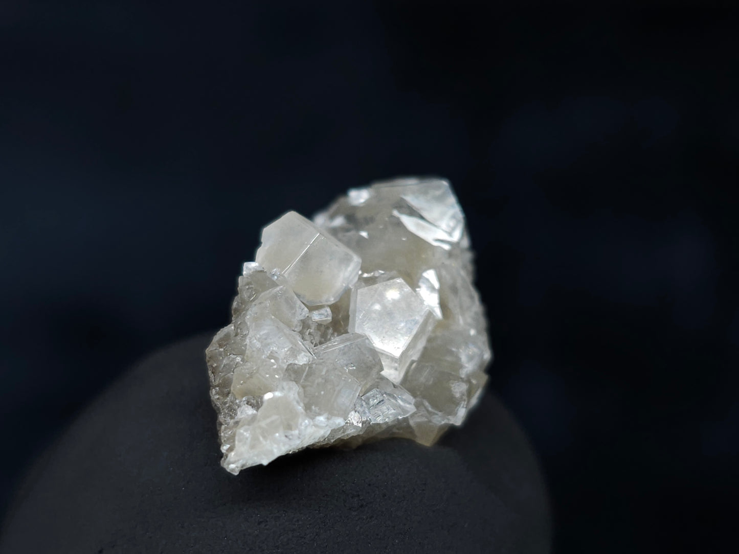 #33583 Super clear Nailhead Spar Calcite tiny cluster