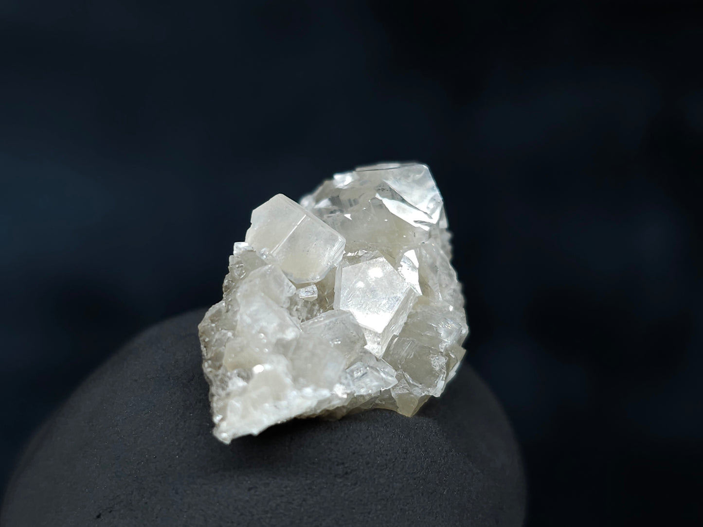 #33583 Super clear Nailhead Spar Calcite tiny cluster