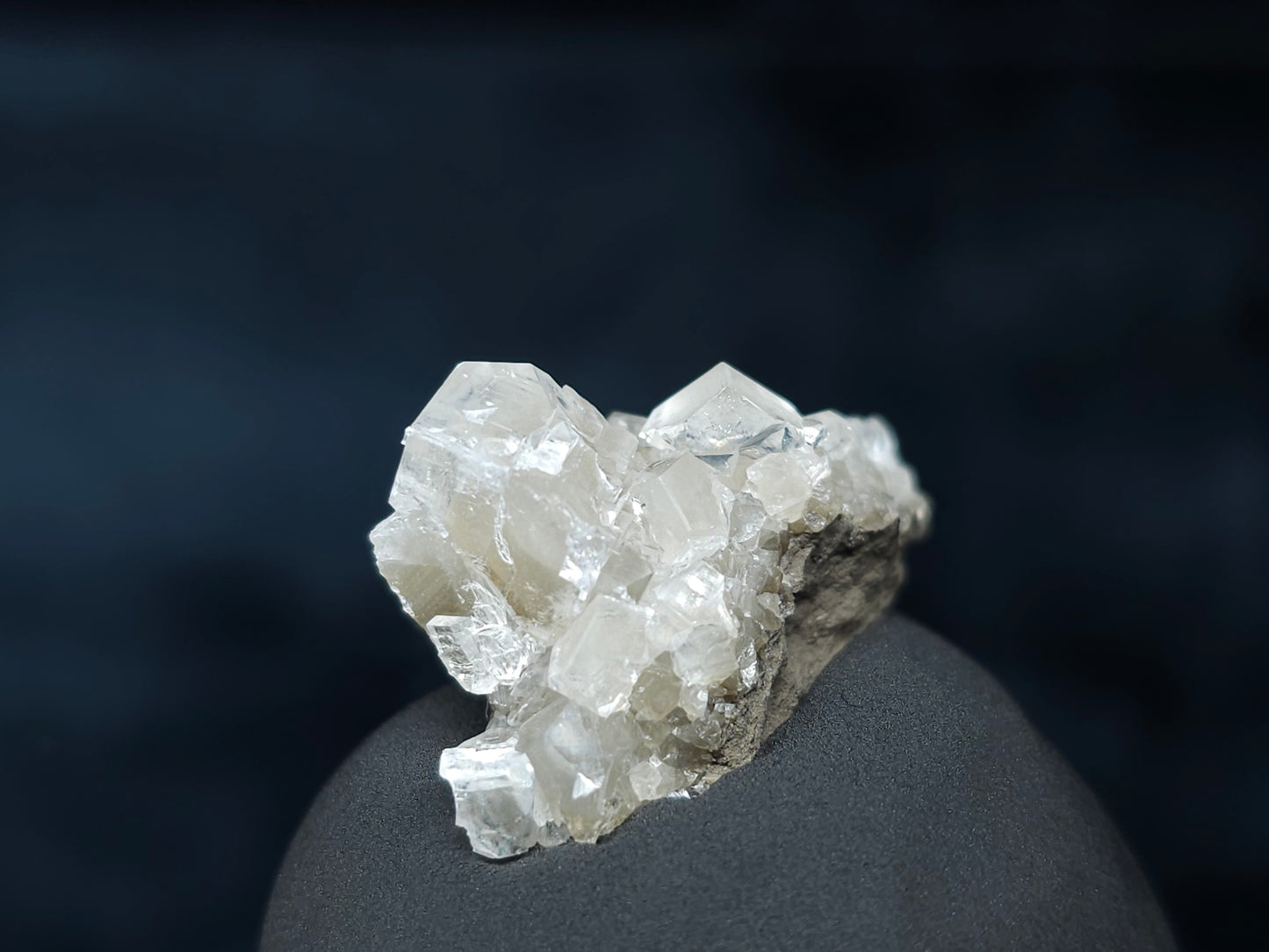 #33583 Super clear Nailhead Spar Calcite tiny cluster