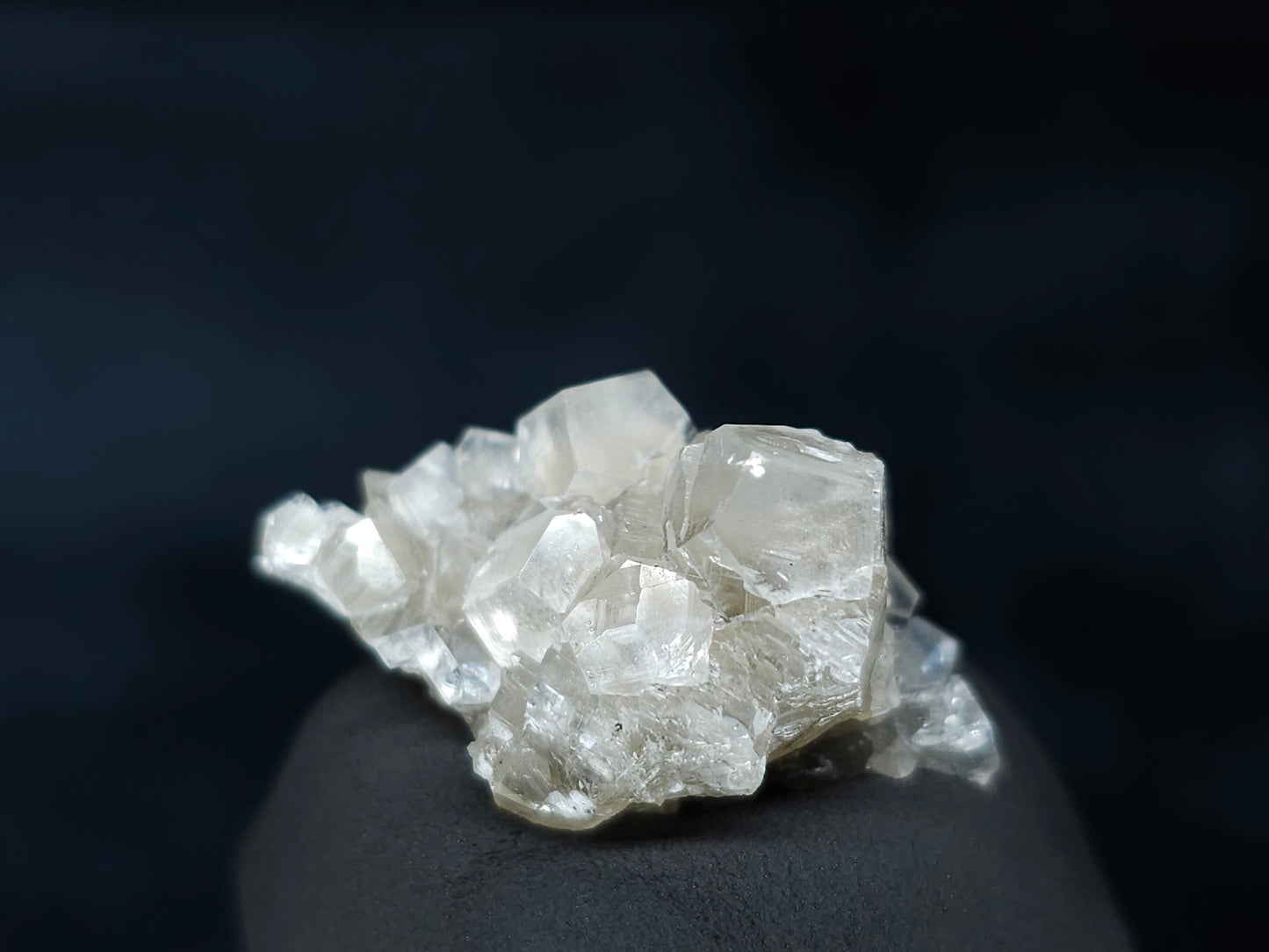 #33583 Super clear Nailhead Spar Calcite tiny cluster