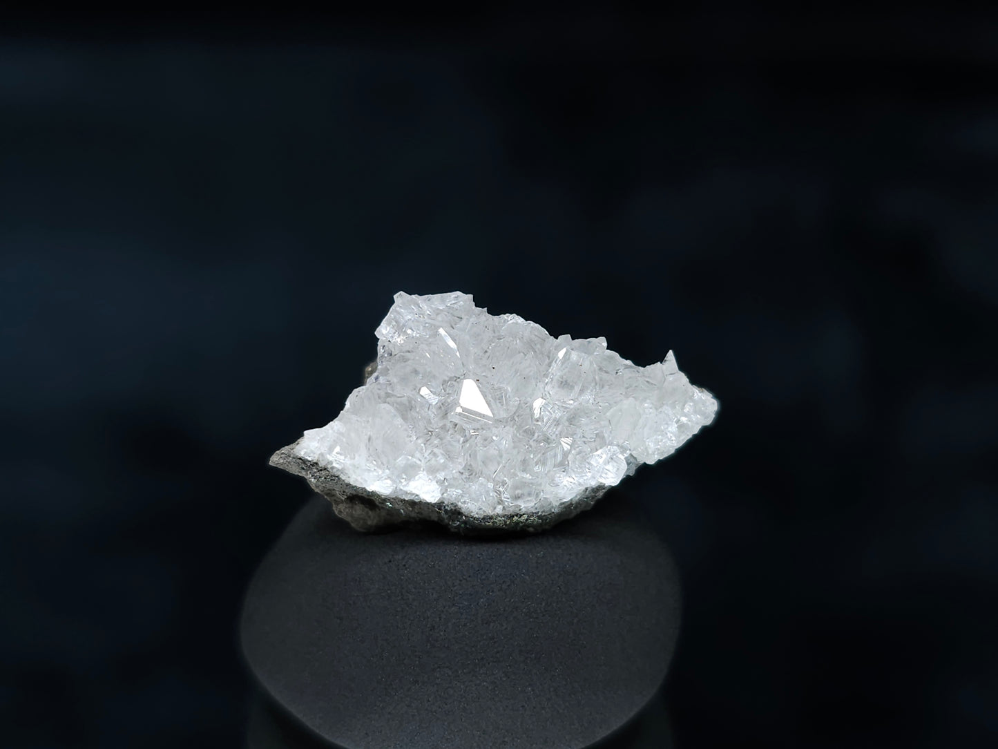 #33584 Super clear Nailhead Spar Calcite tiny cluster
