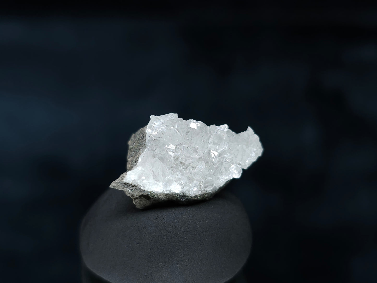 #33584 Super clear Nailhead Spar Calcite tiny cluster
