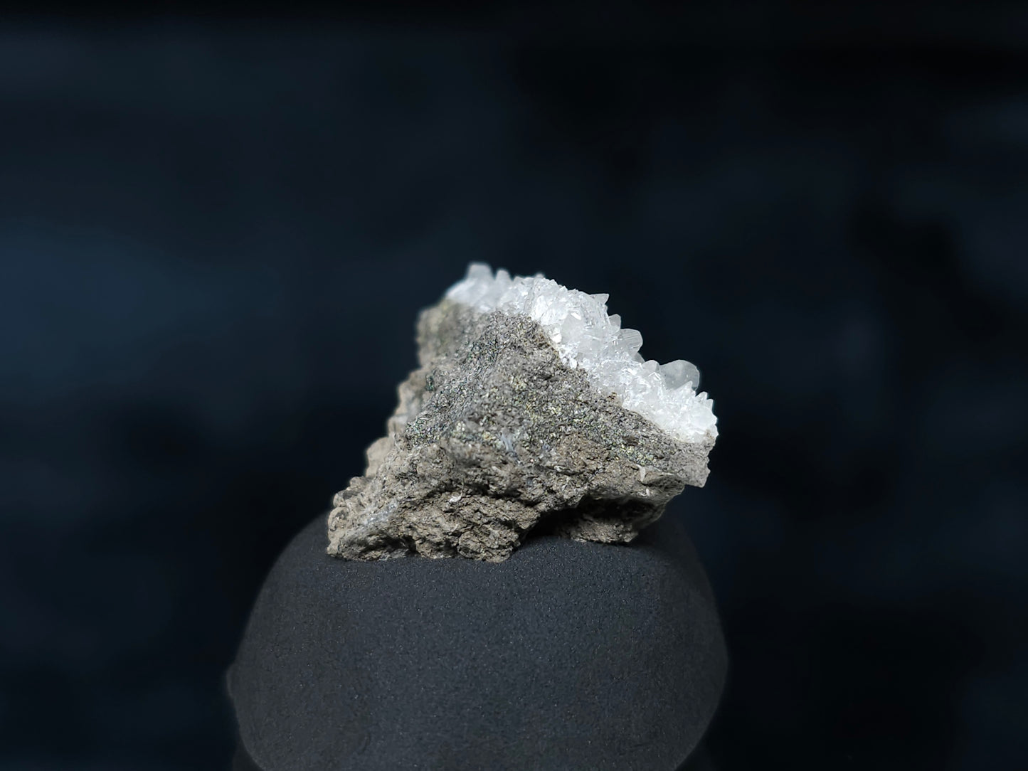 #33584 Super clear Nailhead Spar Calcite tiny cluster